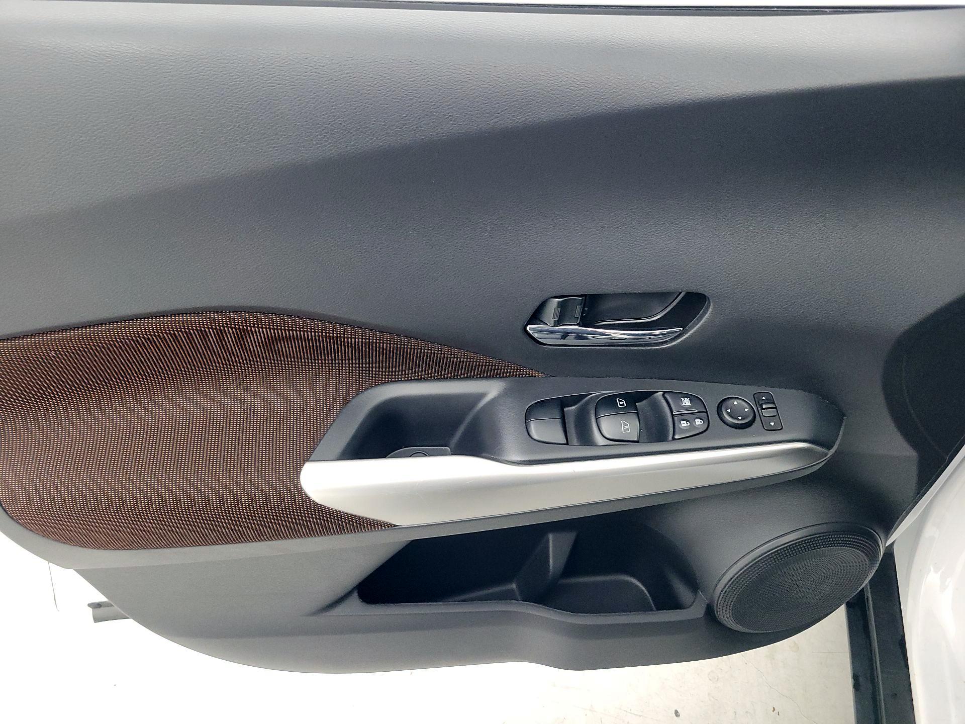 Thumbnail: 2018 Nissan Kicks - 12