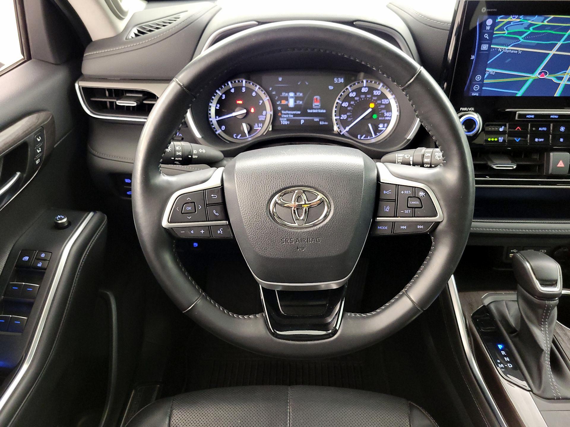 Thumbnail: 2022 Toyota Highlander - 10