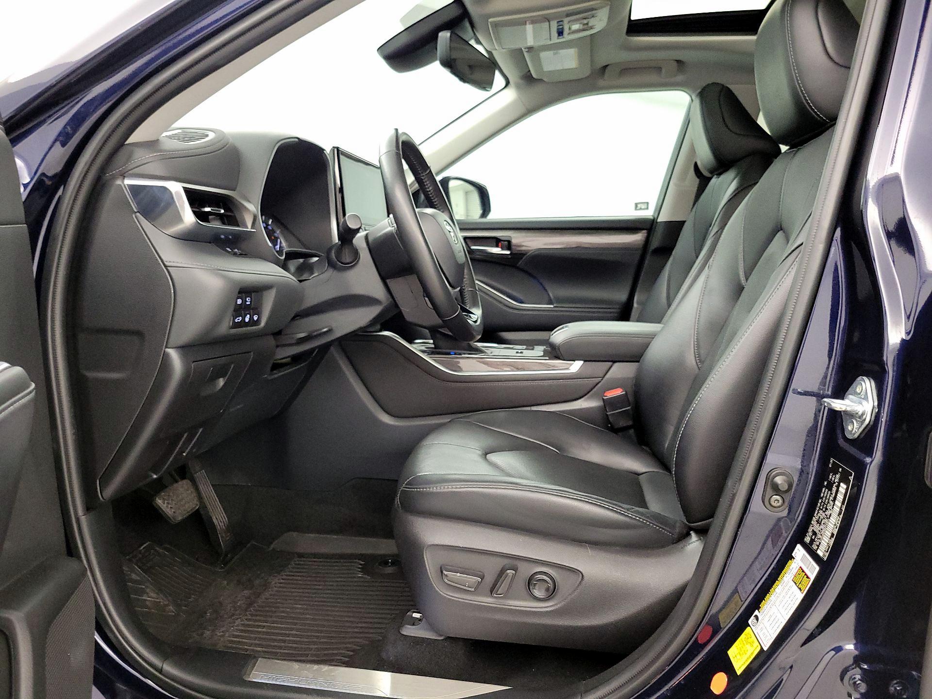 Thumbnail: 2022 Toyota Highlander - 11