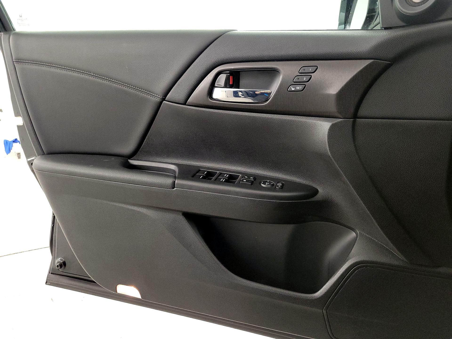 Thumbnail: 2015 Honda Accord - 12