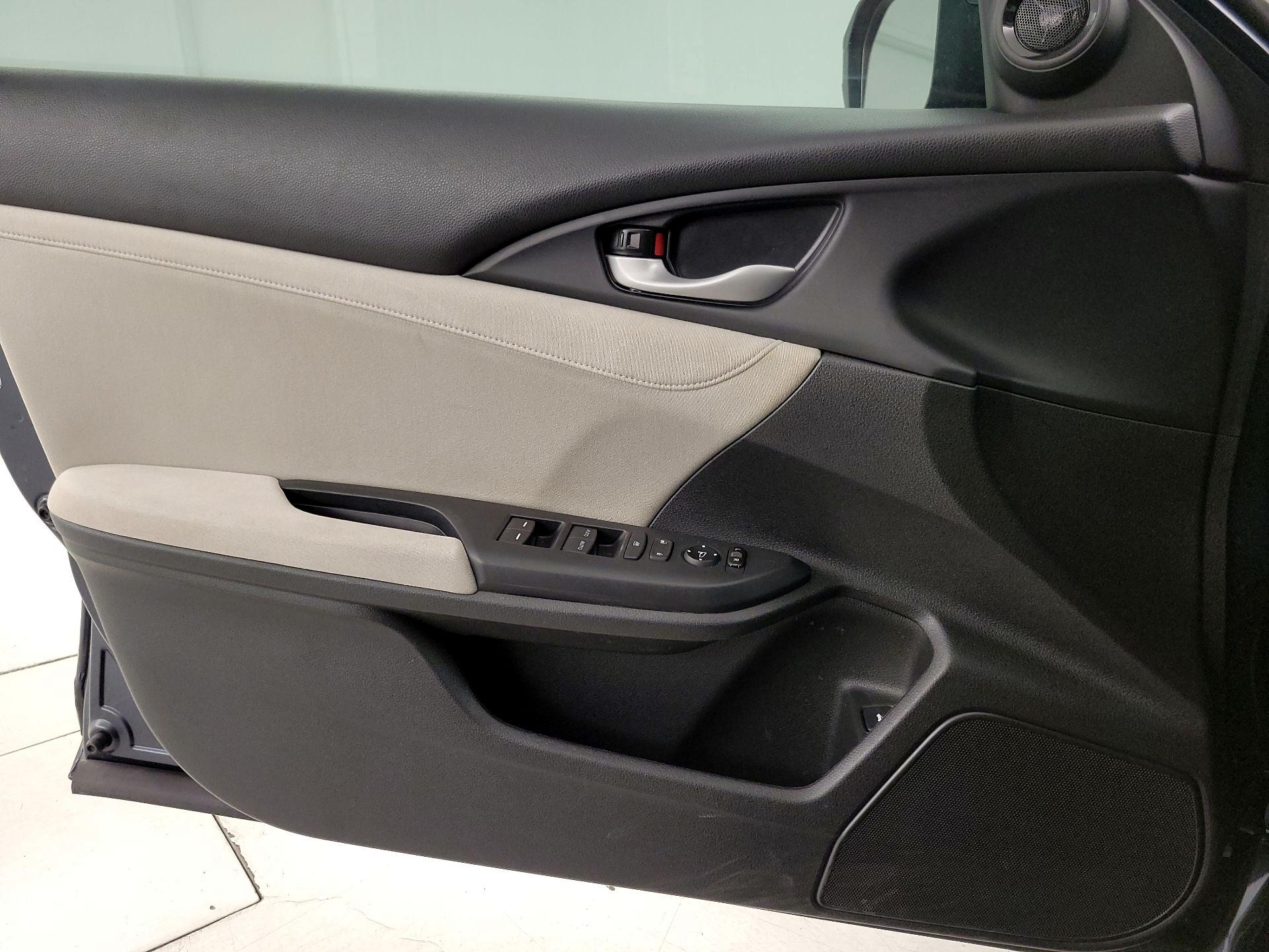 Thumbnail: 2019 Honda Insight - 12