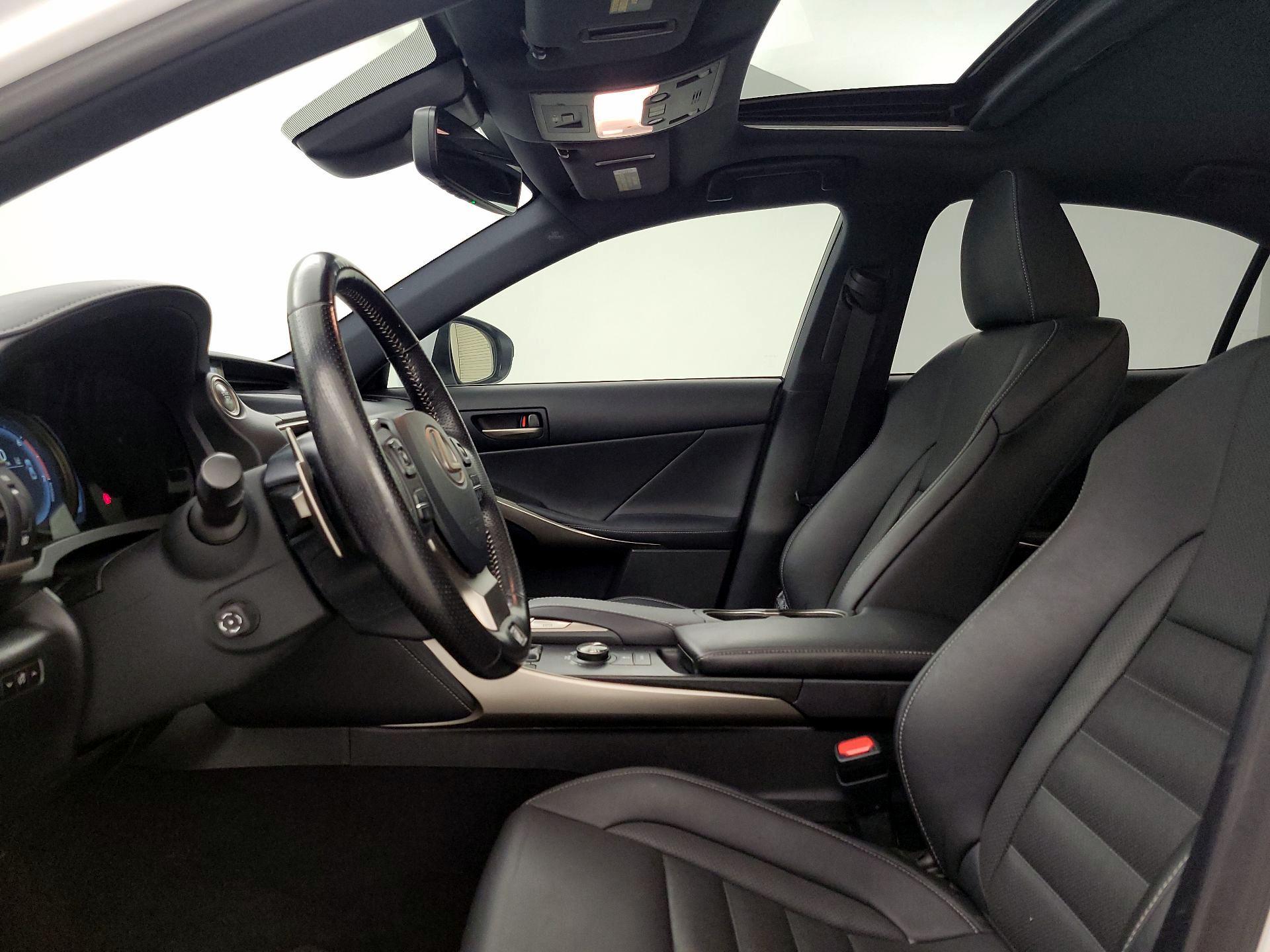 Thumbnail: 2018 Lexus IS - 11