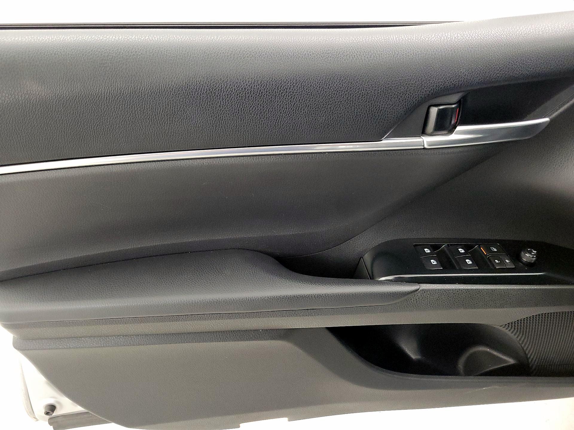 Thumbnail: 2018 Toyota Camry - 12