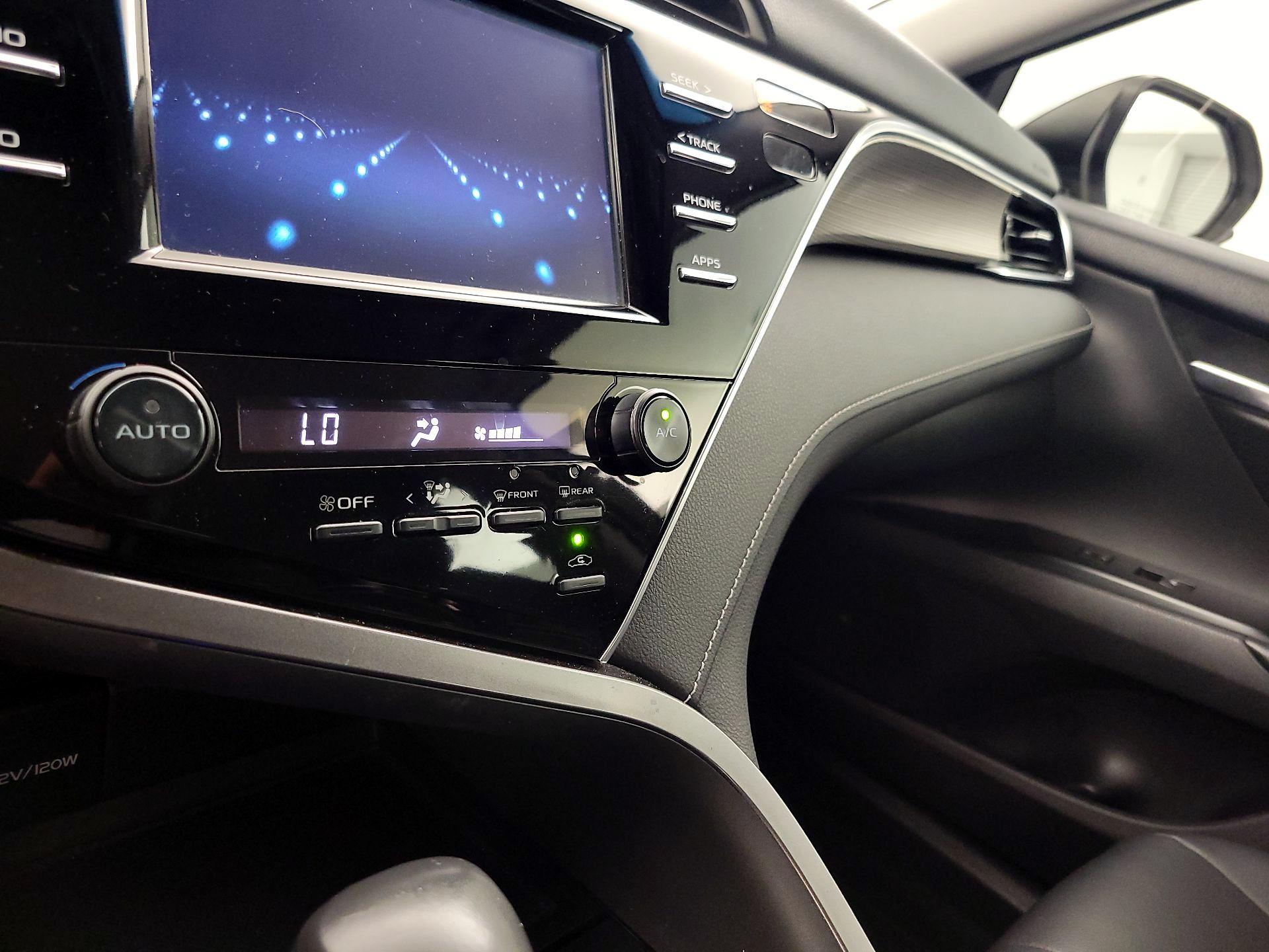 Thumbnail: 2018 Toyota Camry - 16