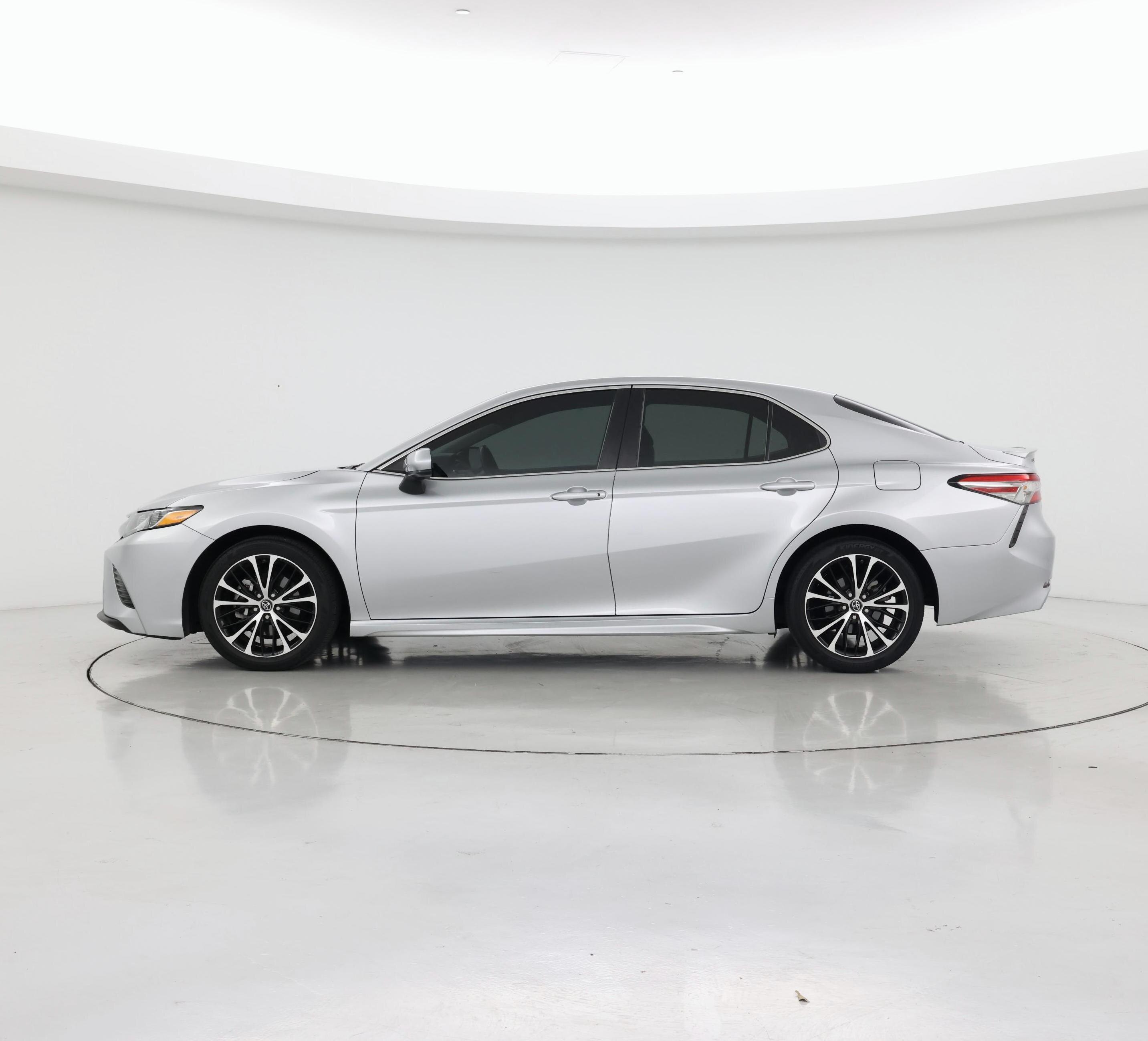 Thumbnail: 2018 Toyota Camry - 3