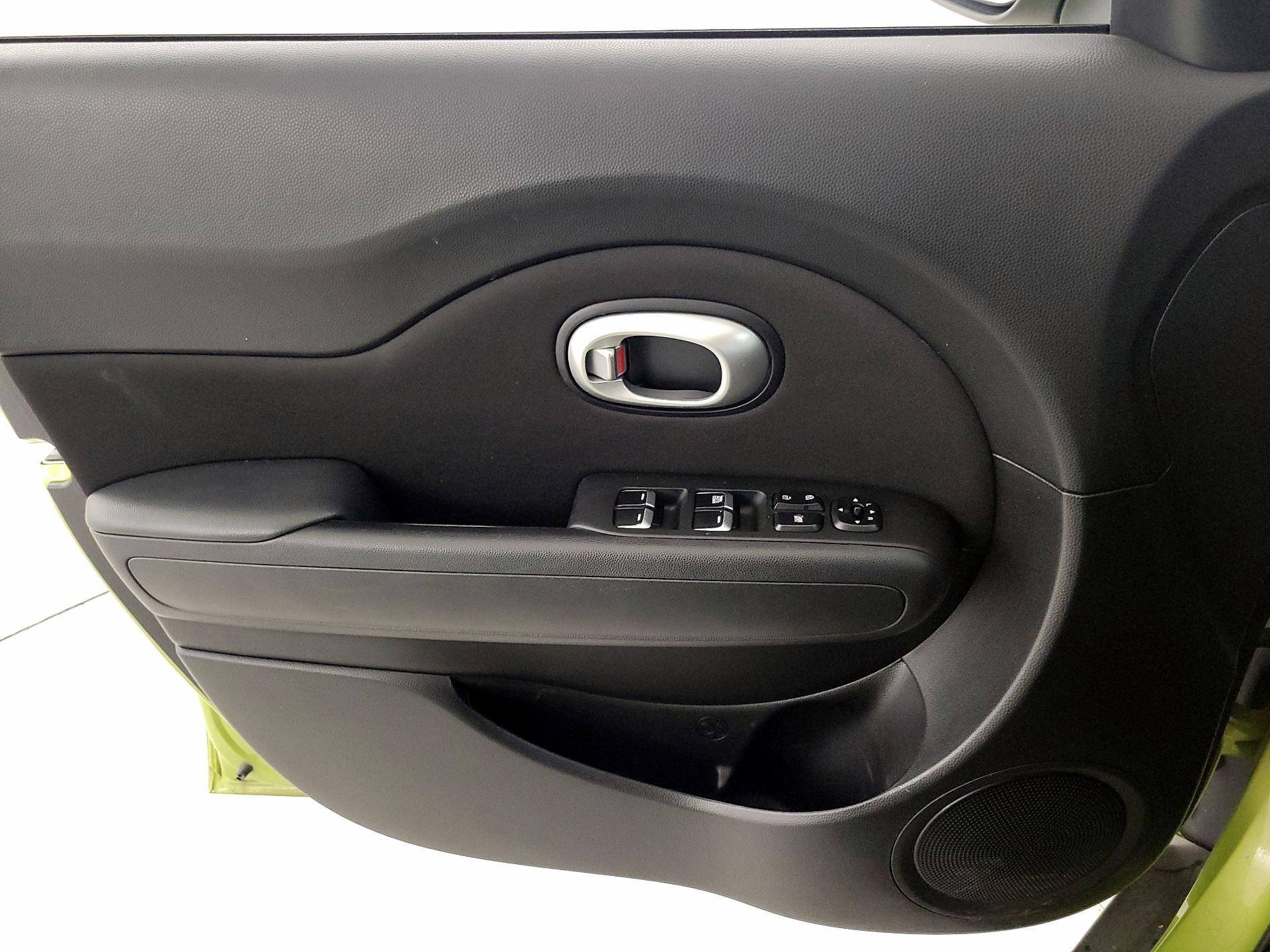 Thumbnail: 2017 Kia Soul - 12