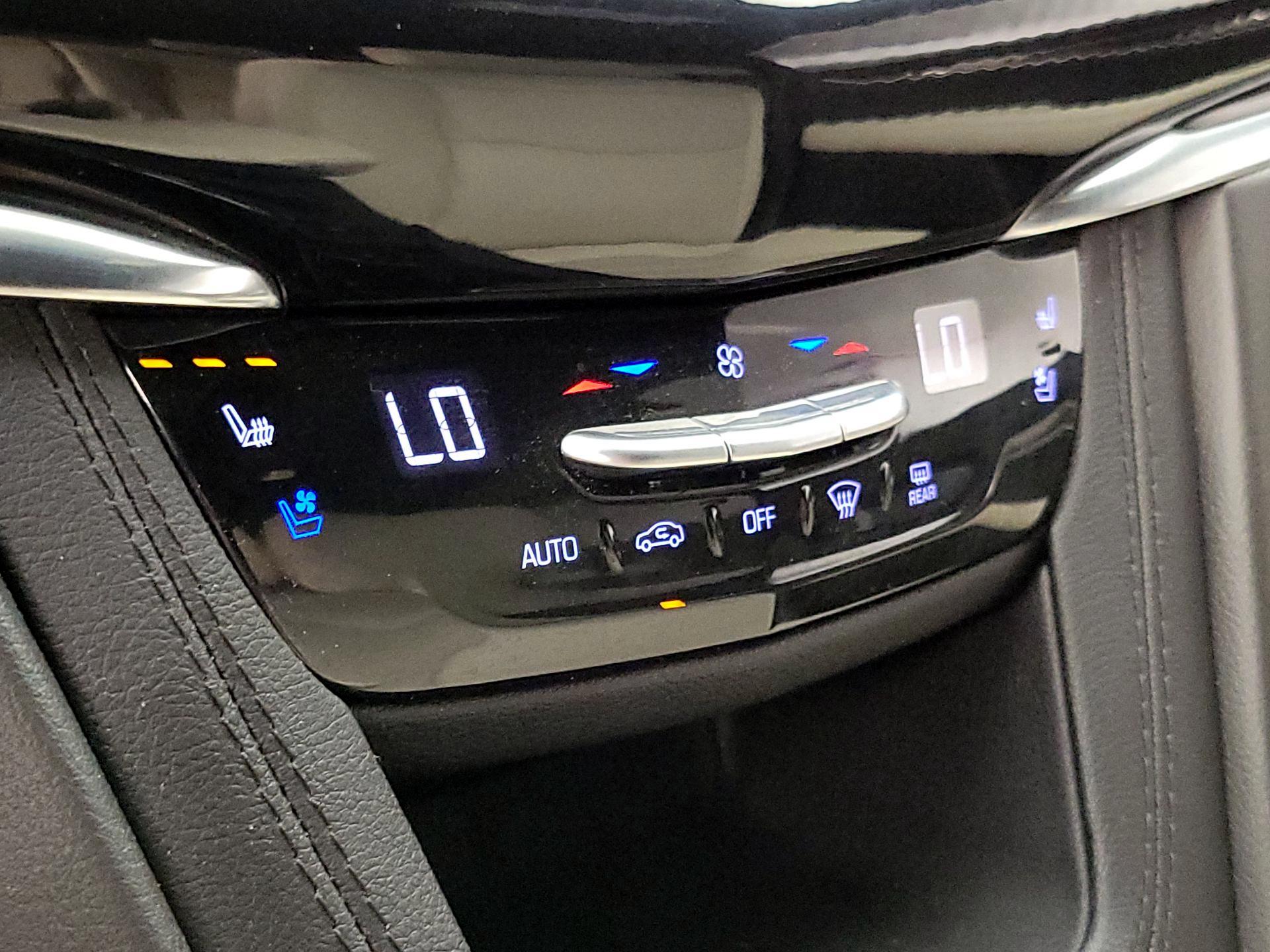 Thumbnail: 2020 Cadillac XT6 - 17