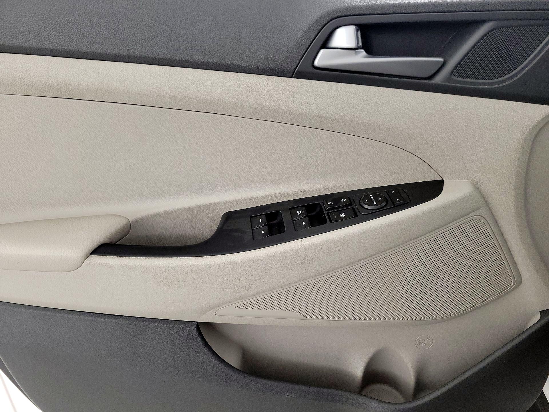Thumbnail: 2016 Hyundai Tucson - 12