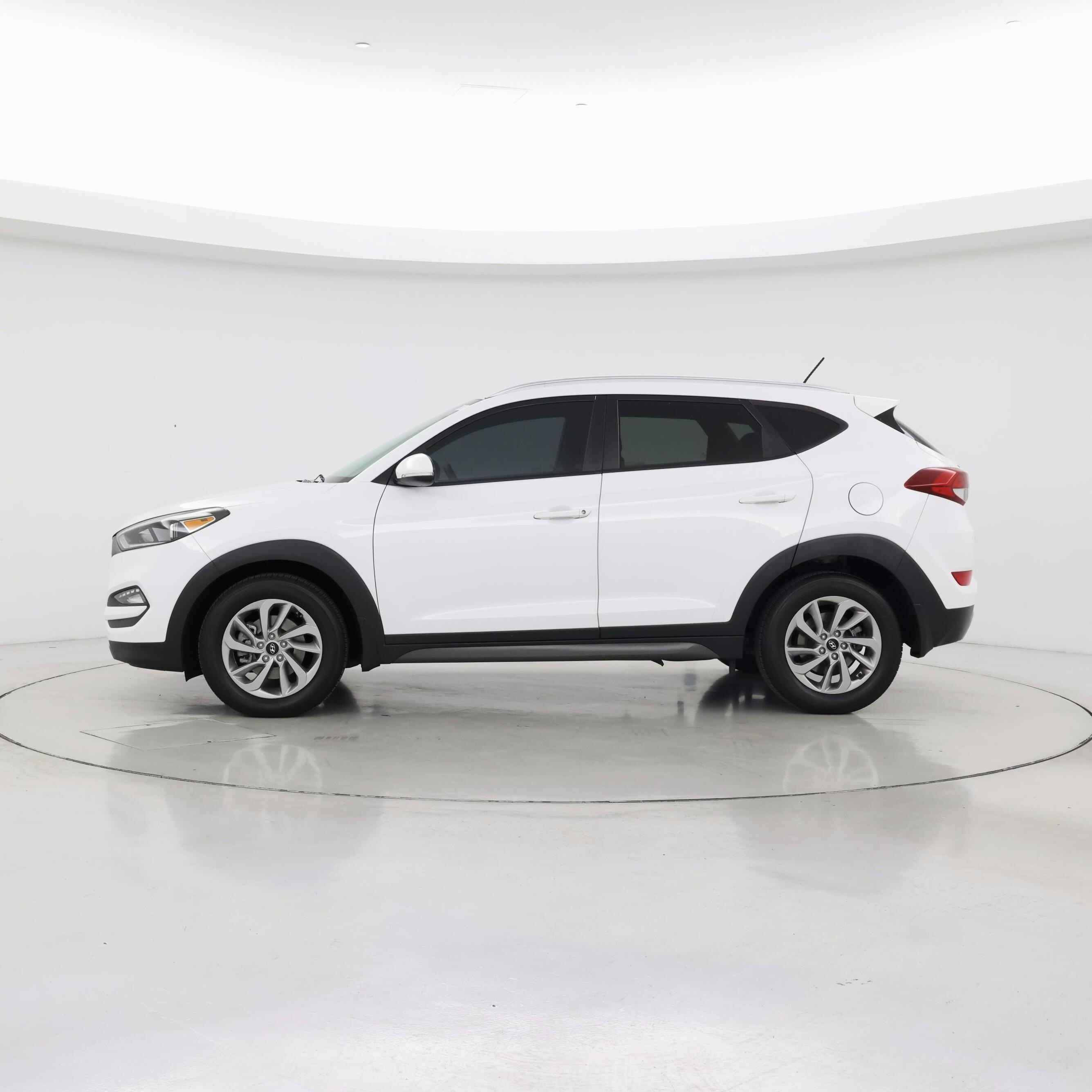 Thumbnail: 2016 Hyundai Tucson - 3