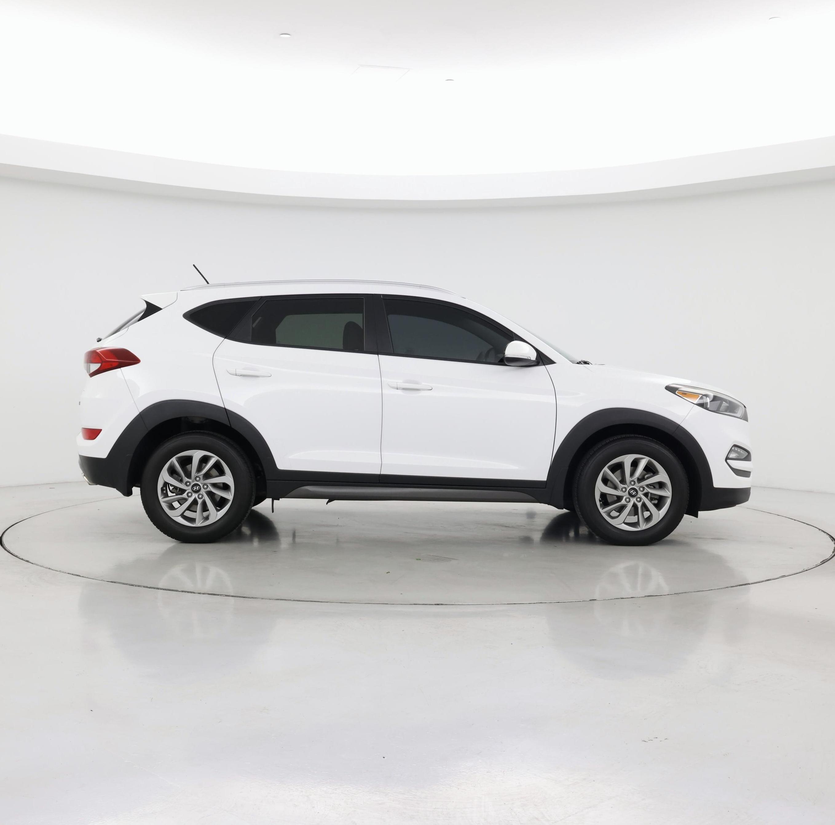 Thumbnail: 2016 Hyundai Tucson - 7