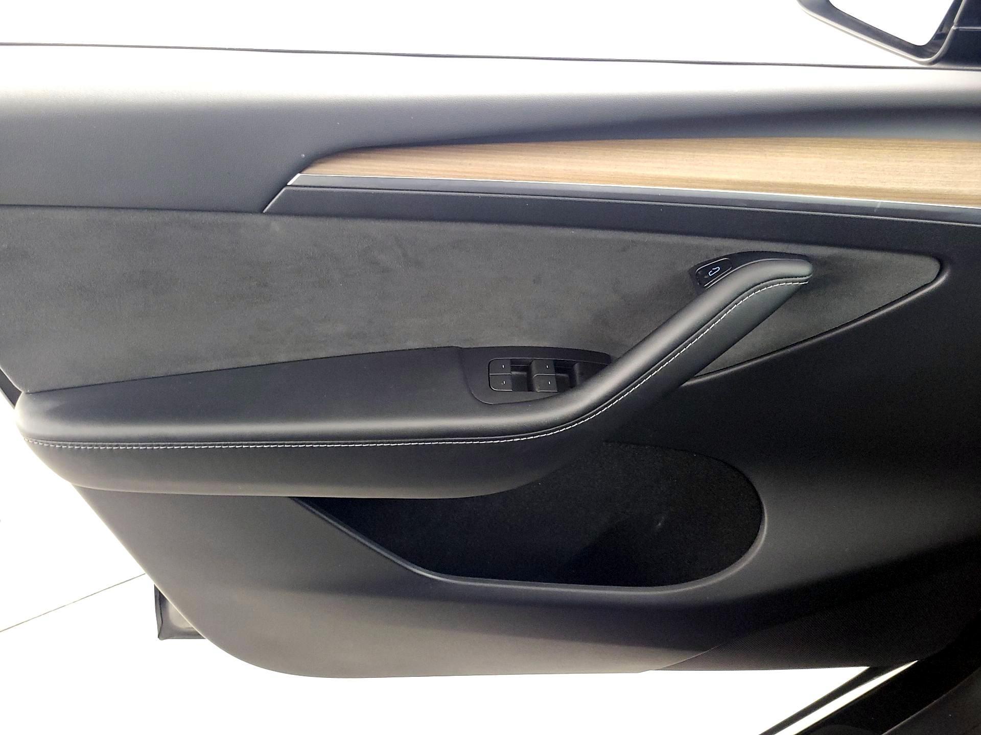 Thumbnail: 2023 Tesla Model Y - 12