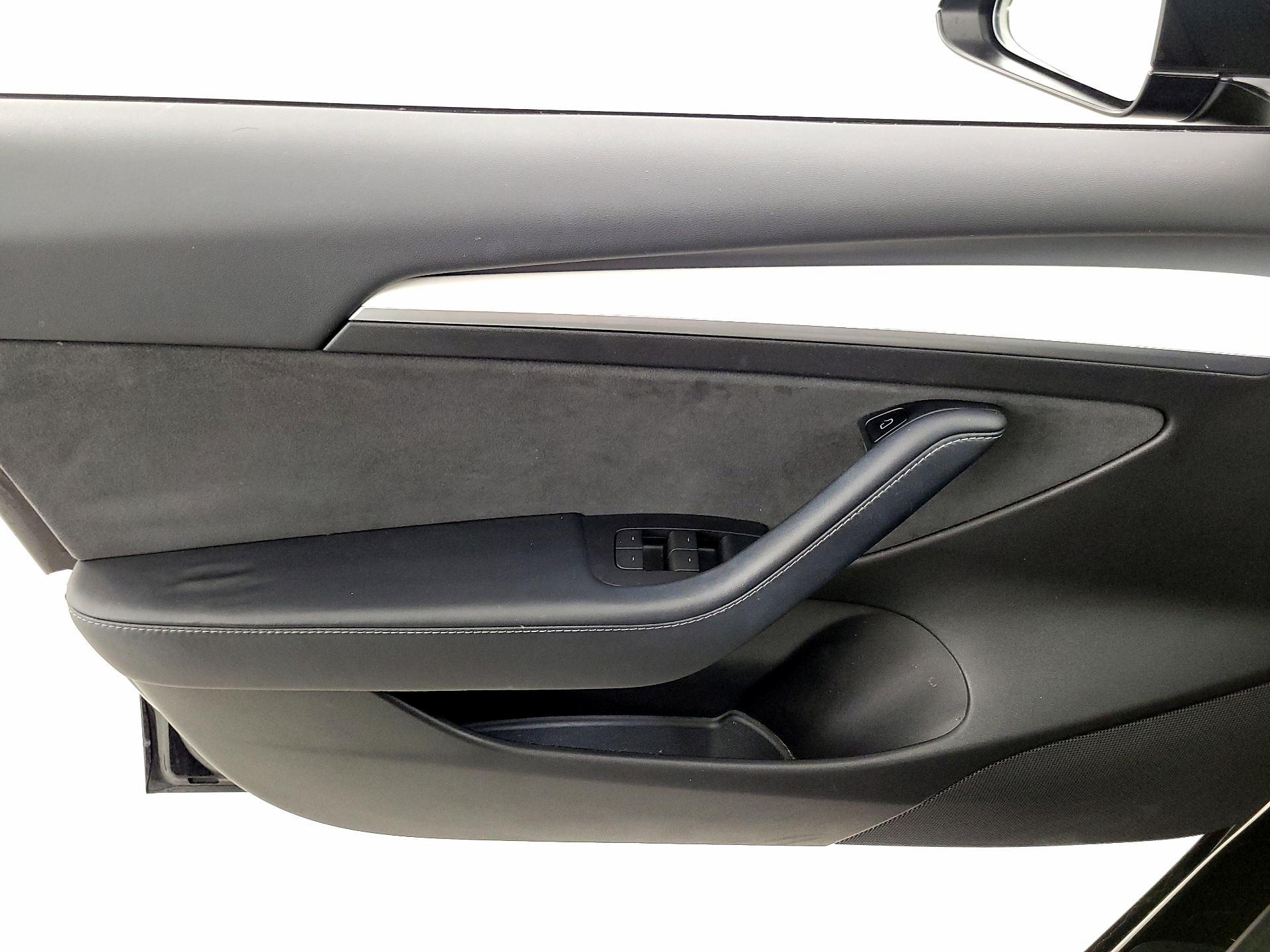 Thumbnail: 2022 Tesla Model 3 - 12