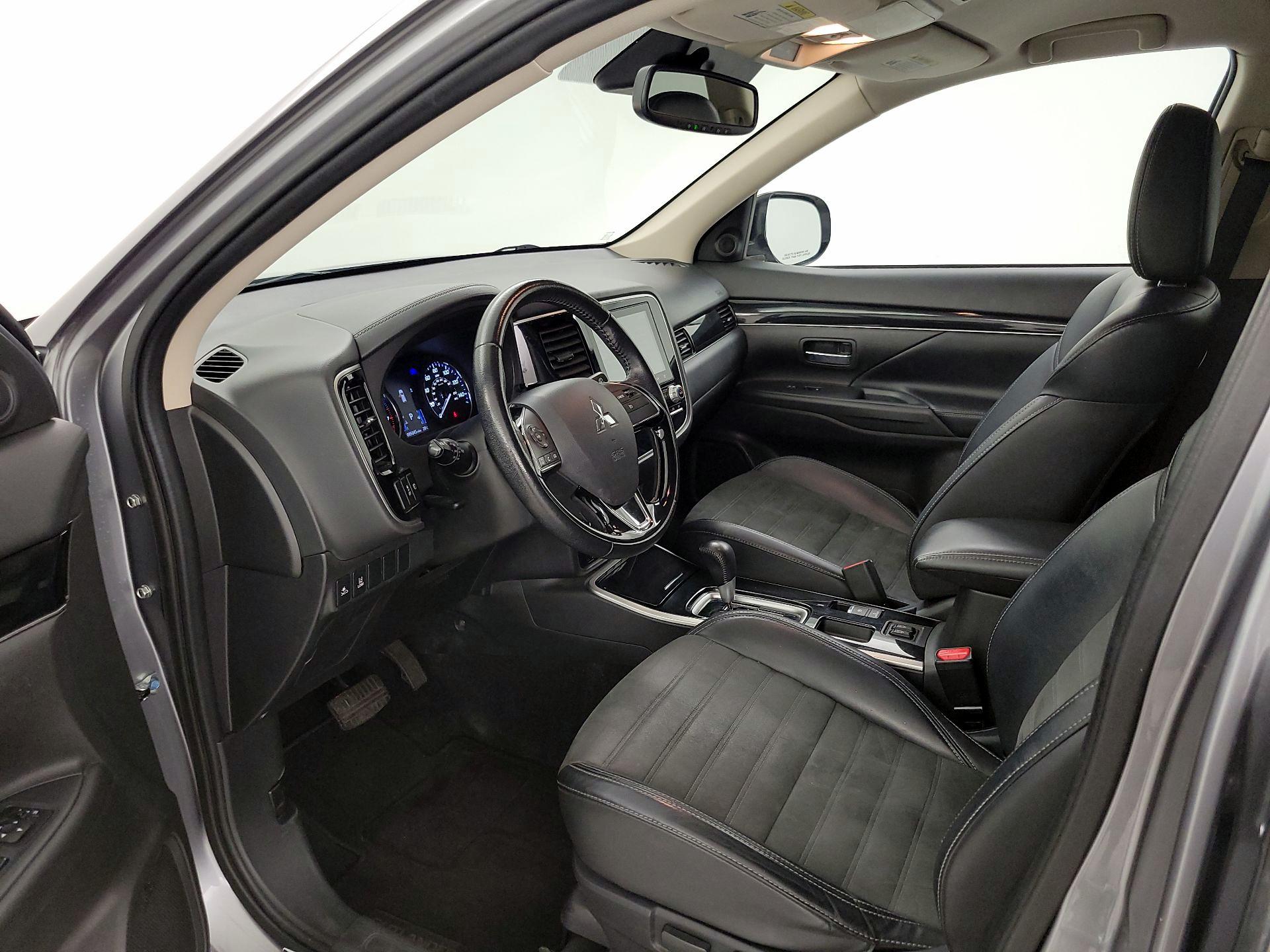 Thumbnail: 2020 Mitsubishi Outlander - 11