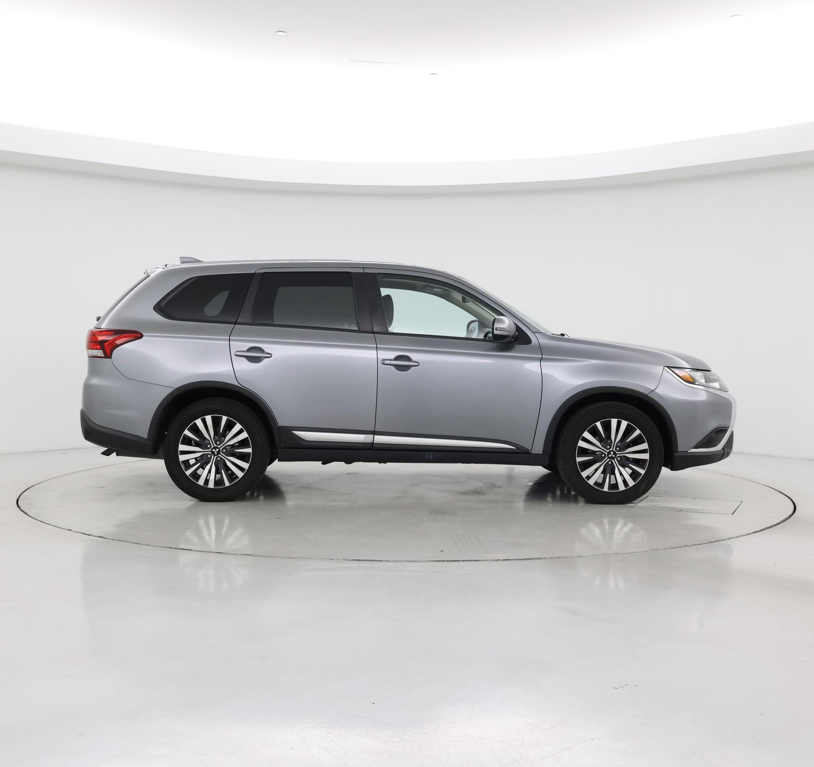 Thumbnail: 2020 Mitsubishi Outlander - 7
