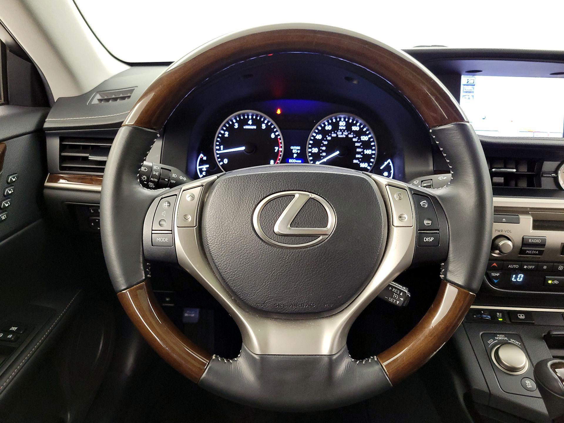 Thumbnail: 2013 Lexus ES - 10