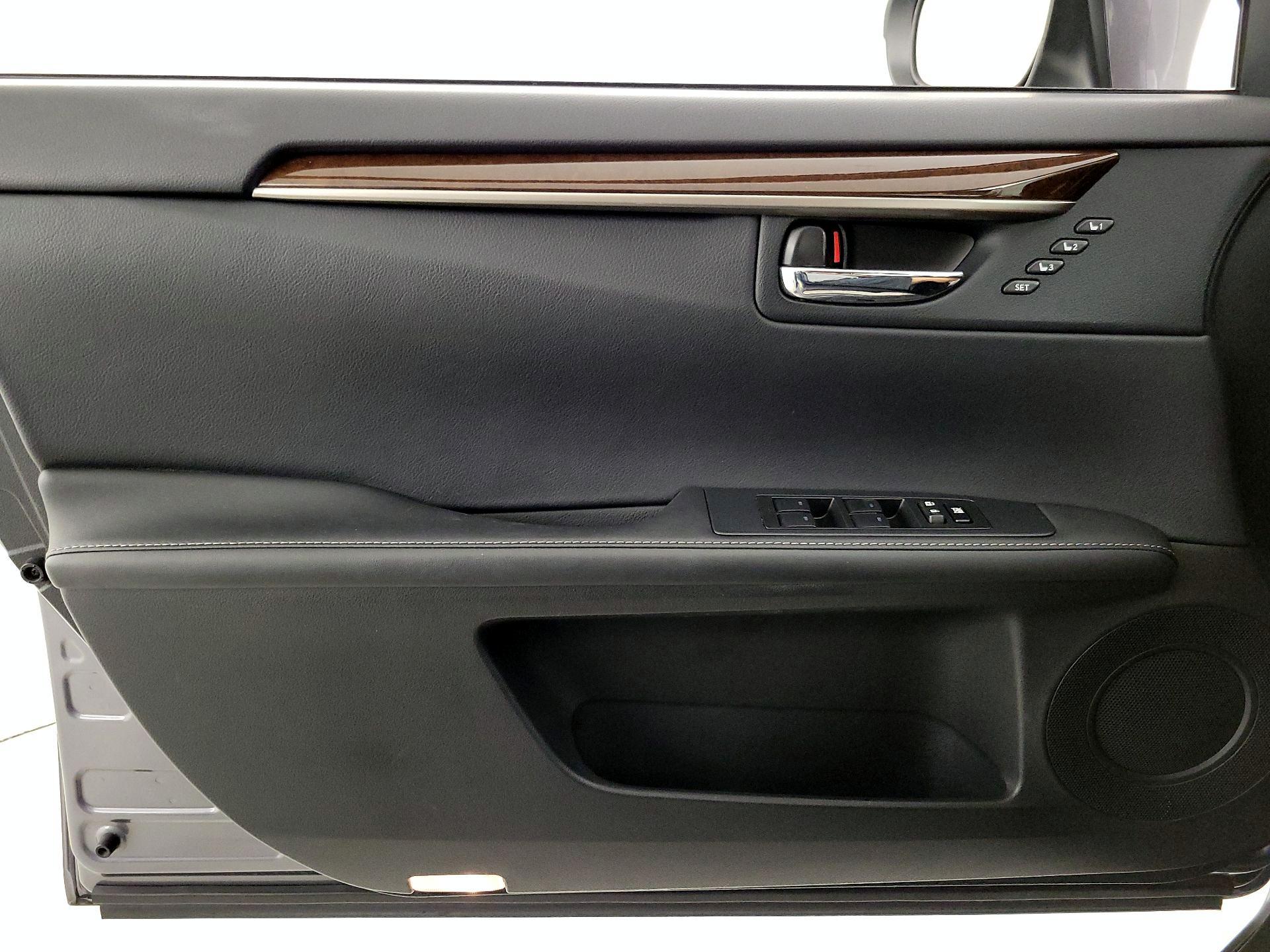 Thumbnail: 2013 Lexus ES - 12