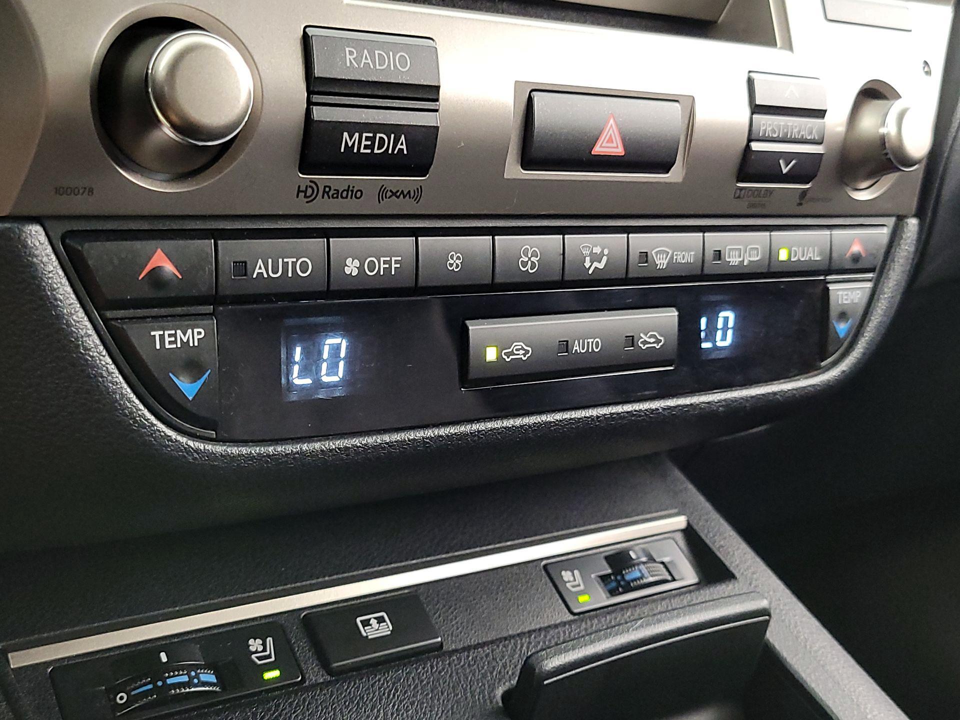 Thumbnail: 2013 Lexus ES - 17