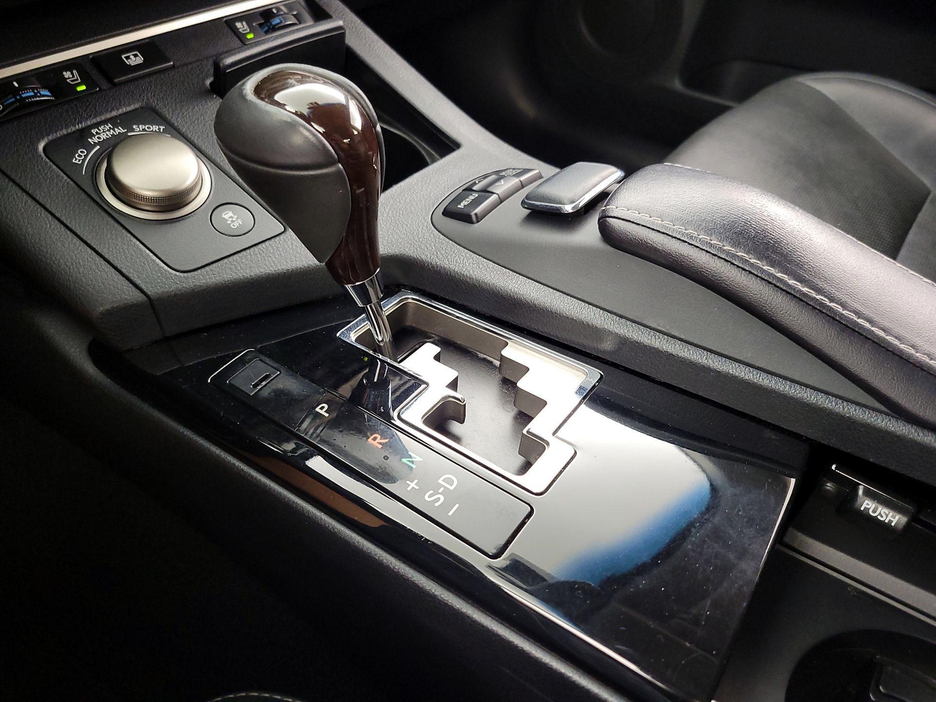 Thumbnail: 2013 Lexus ES - 18