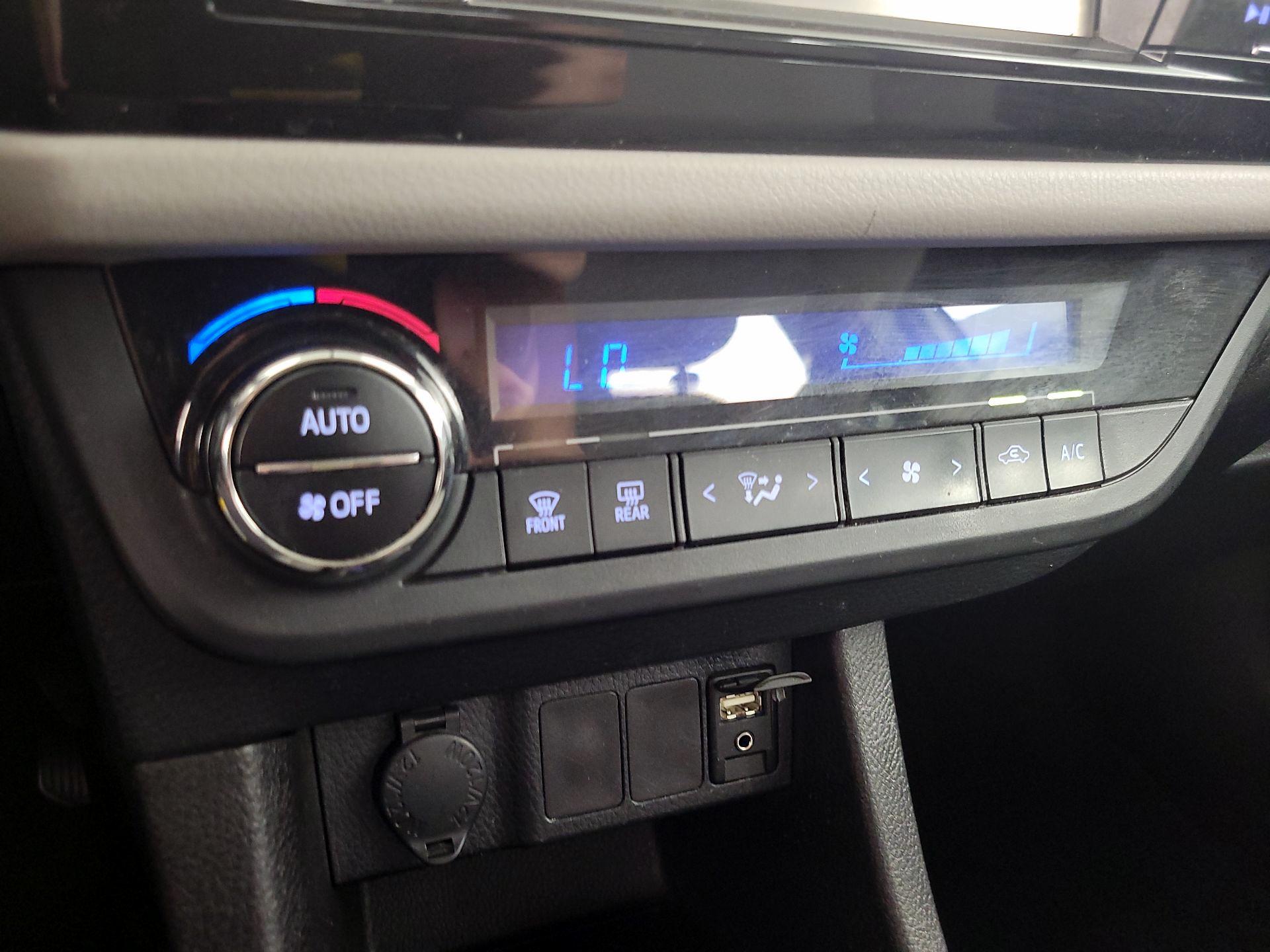 Thumbnail: 2014 Toyota Corolla - 16