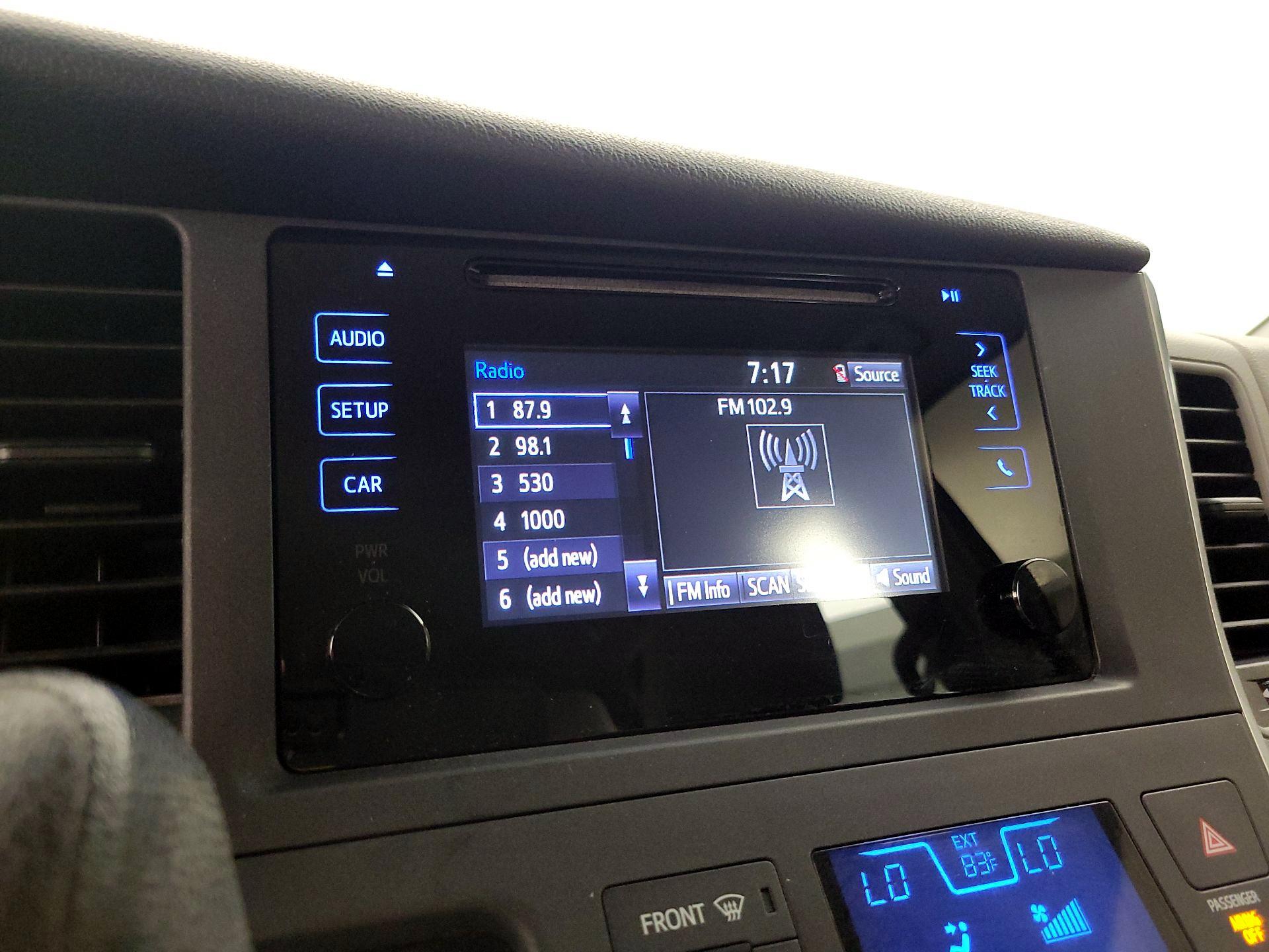 Thumbnail: 2017 Toyota Sienna - 15
