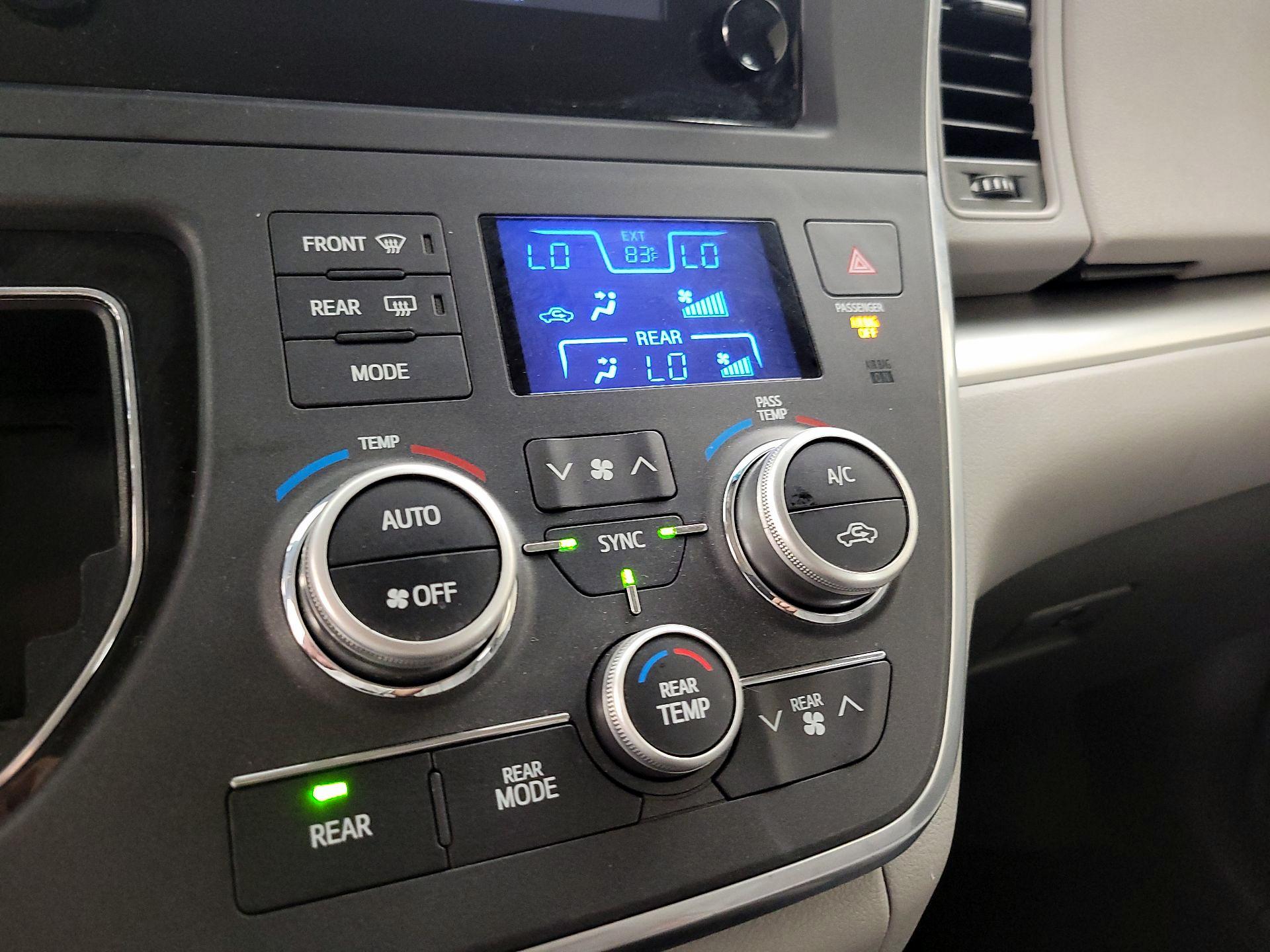 Thumbnail: 2017 Toyota Sienna - 16