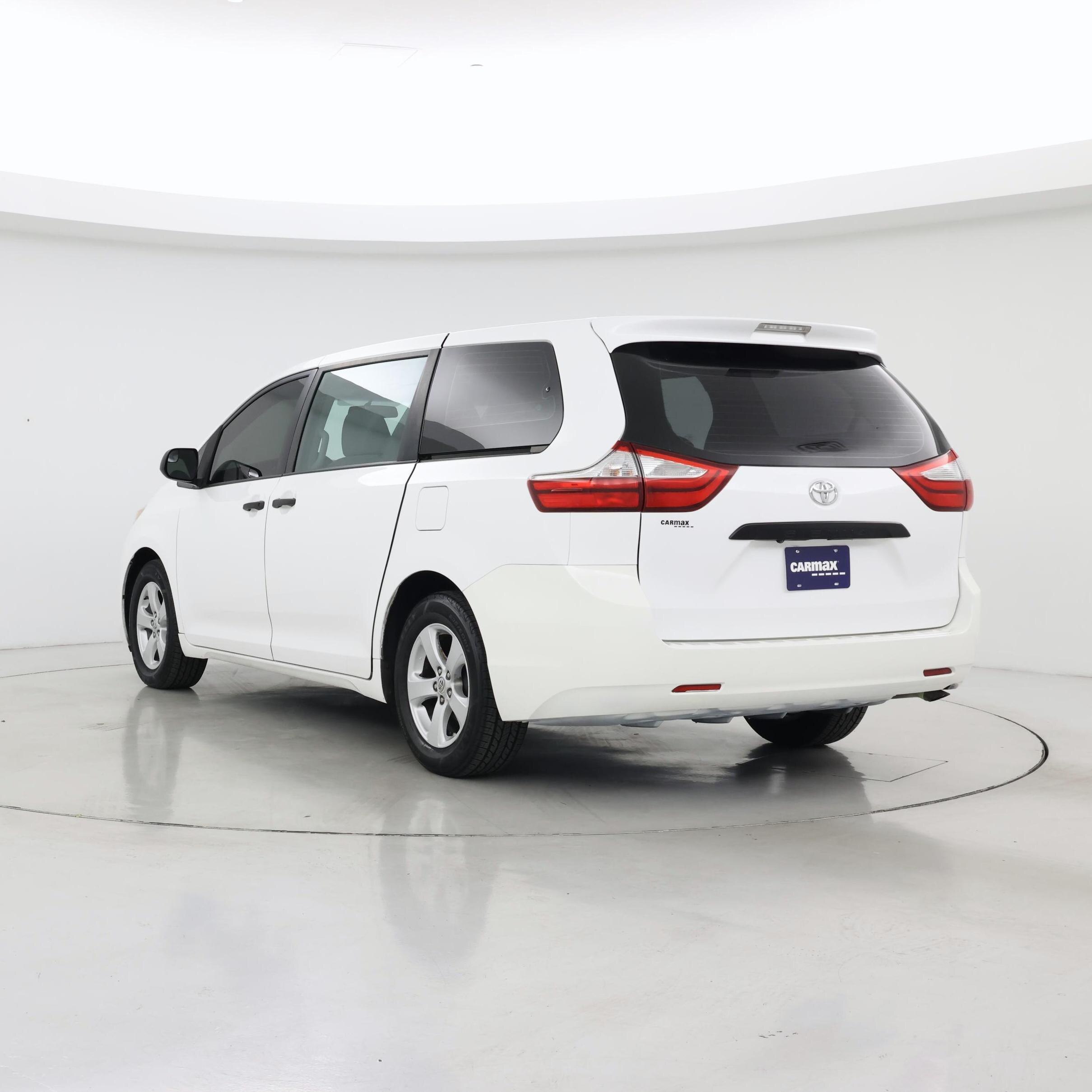 Thumbnail: 2017 Toyota Sienna - 2