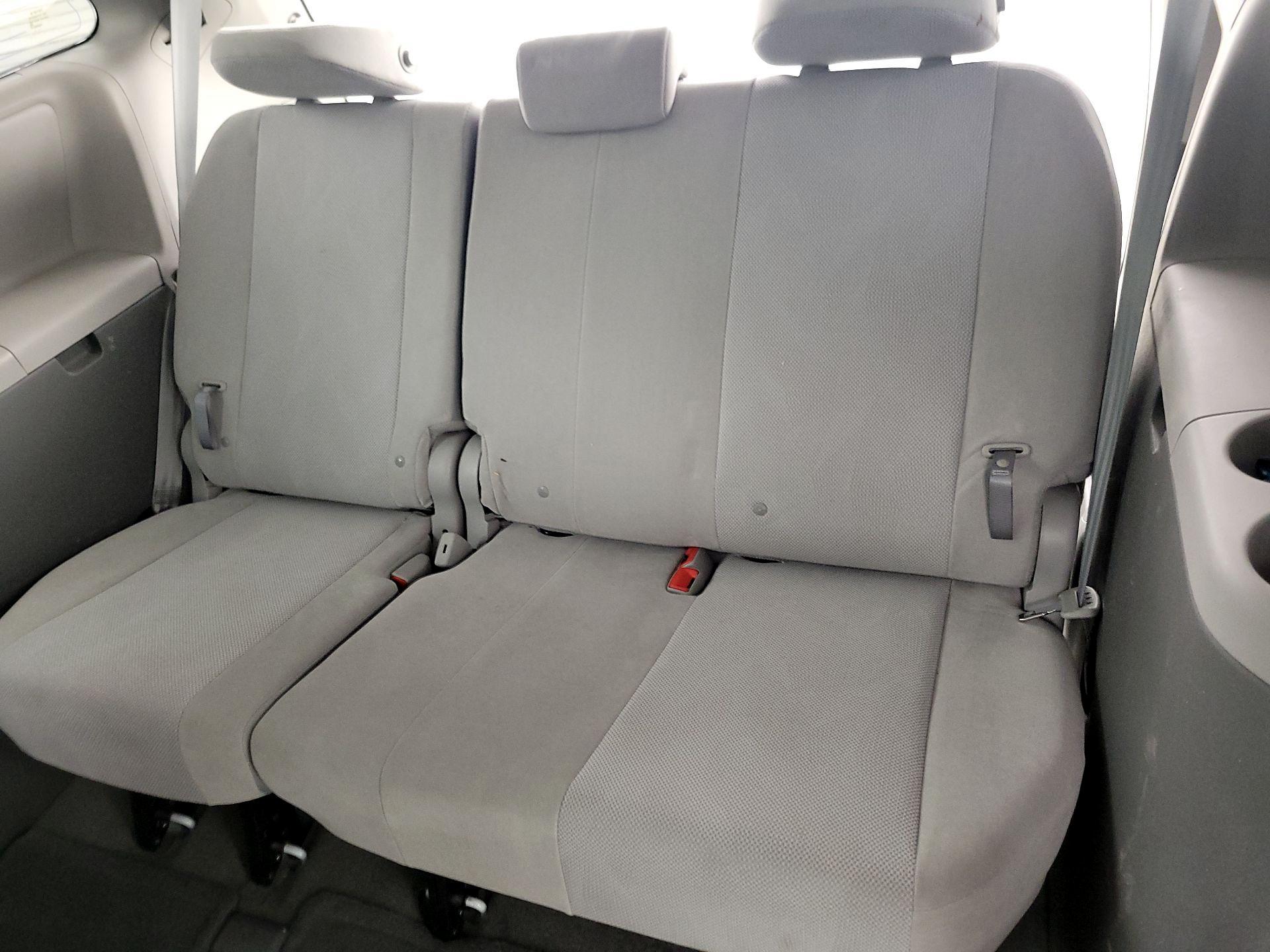 Thumbnail: 2017 Toyota Sienna - 20