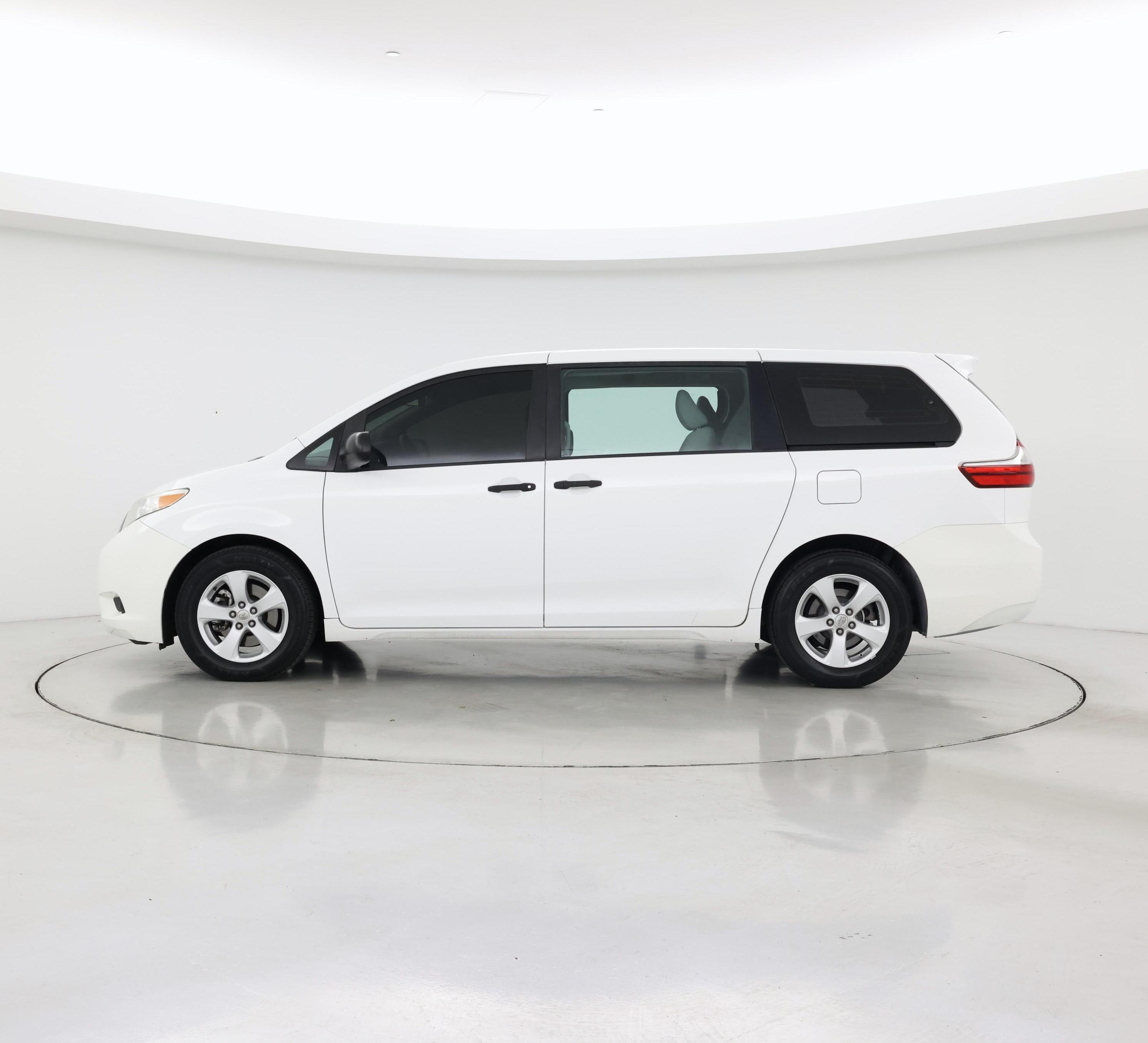 Thumbnail: 2017 Toyota Sienna - 3