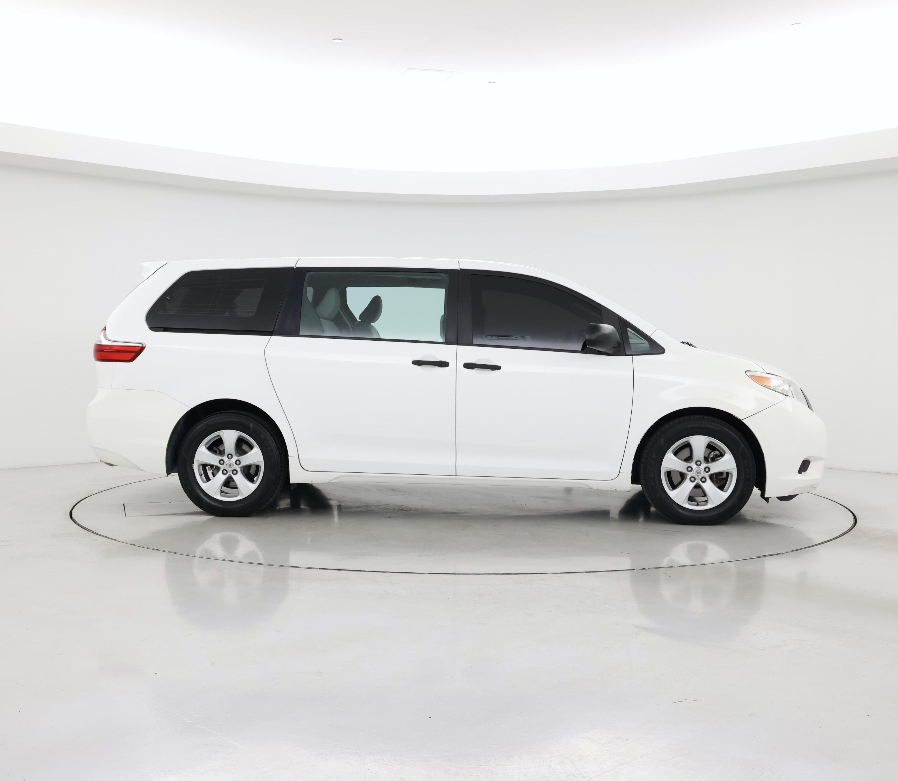 Thumbnail: 2017 Toyota Sienna - 7
