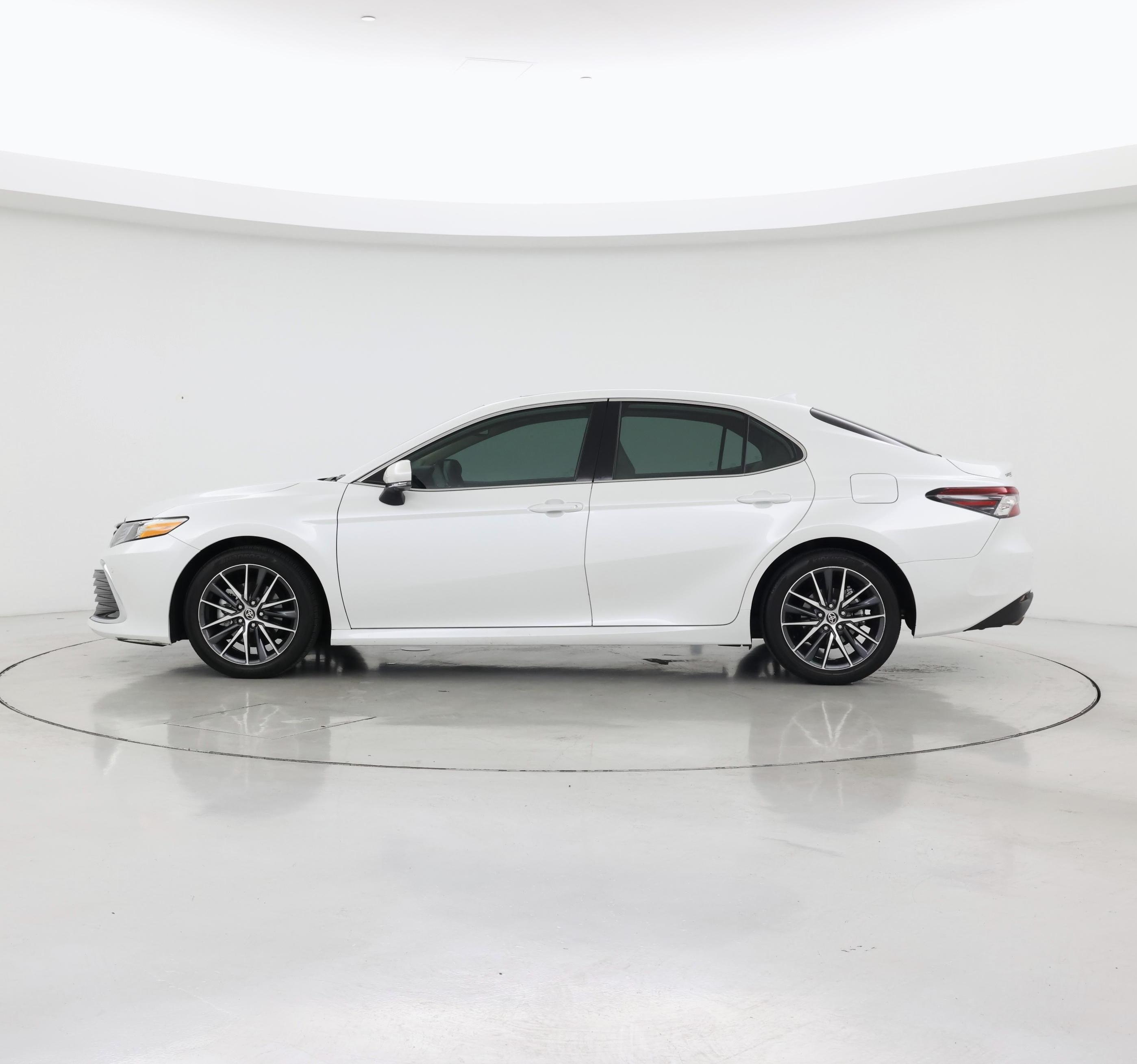 Thumbnail: 2022 Toyota Camry - 3