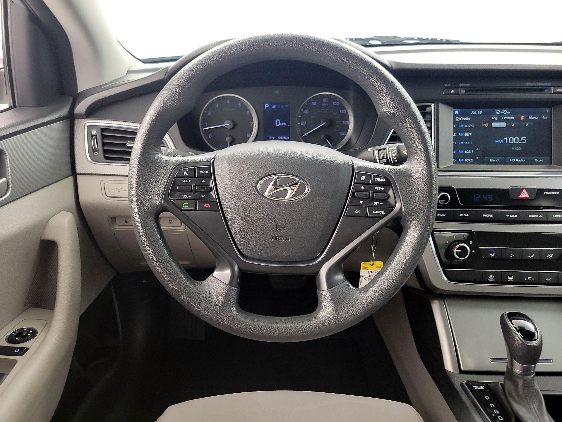 Thumbnail: 2016 Hyundai Sonata - 10
