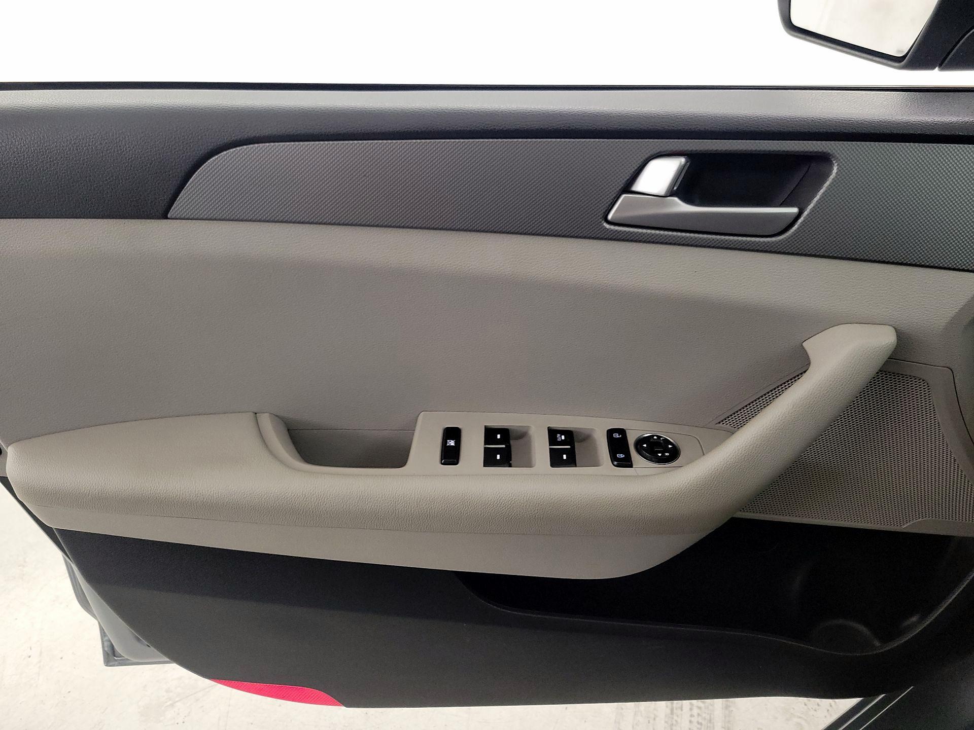 Thumbnail: 2016 Hyundai Sonata - 12