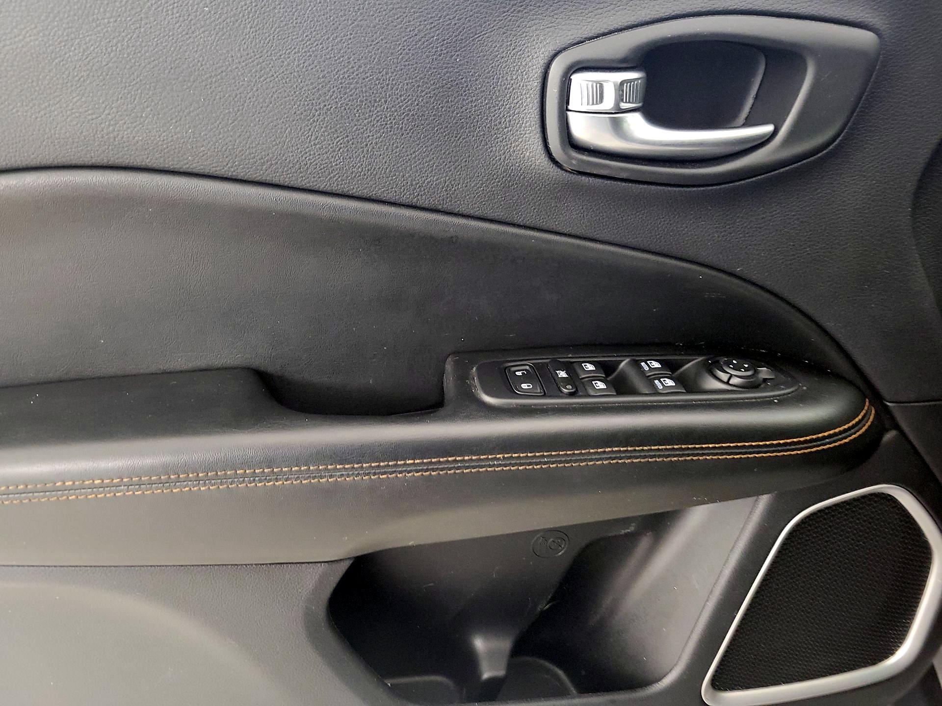 Thumbnail: 2020 Jeep Compass - 12