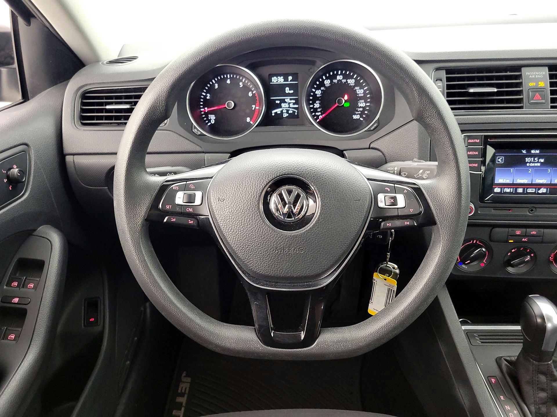 Thumbnail: 2016 Volkswagen Jetta - 10