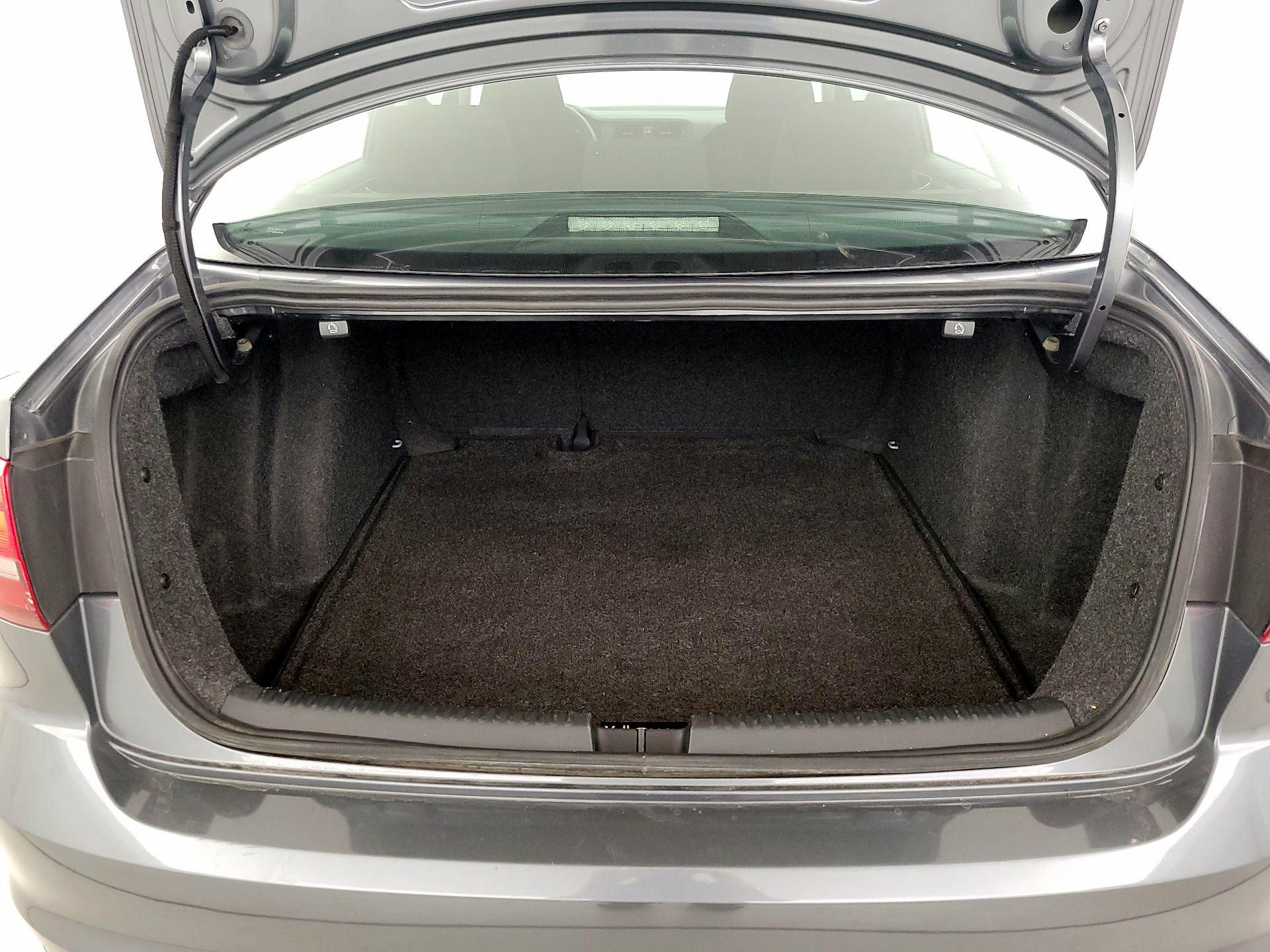 Thumbnail: 2016 Volkswagen Jetta - 19