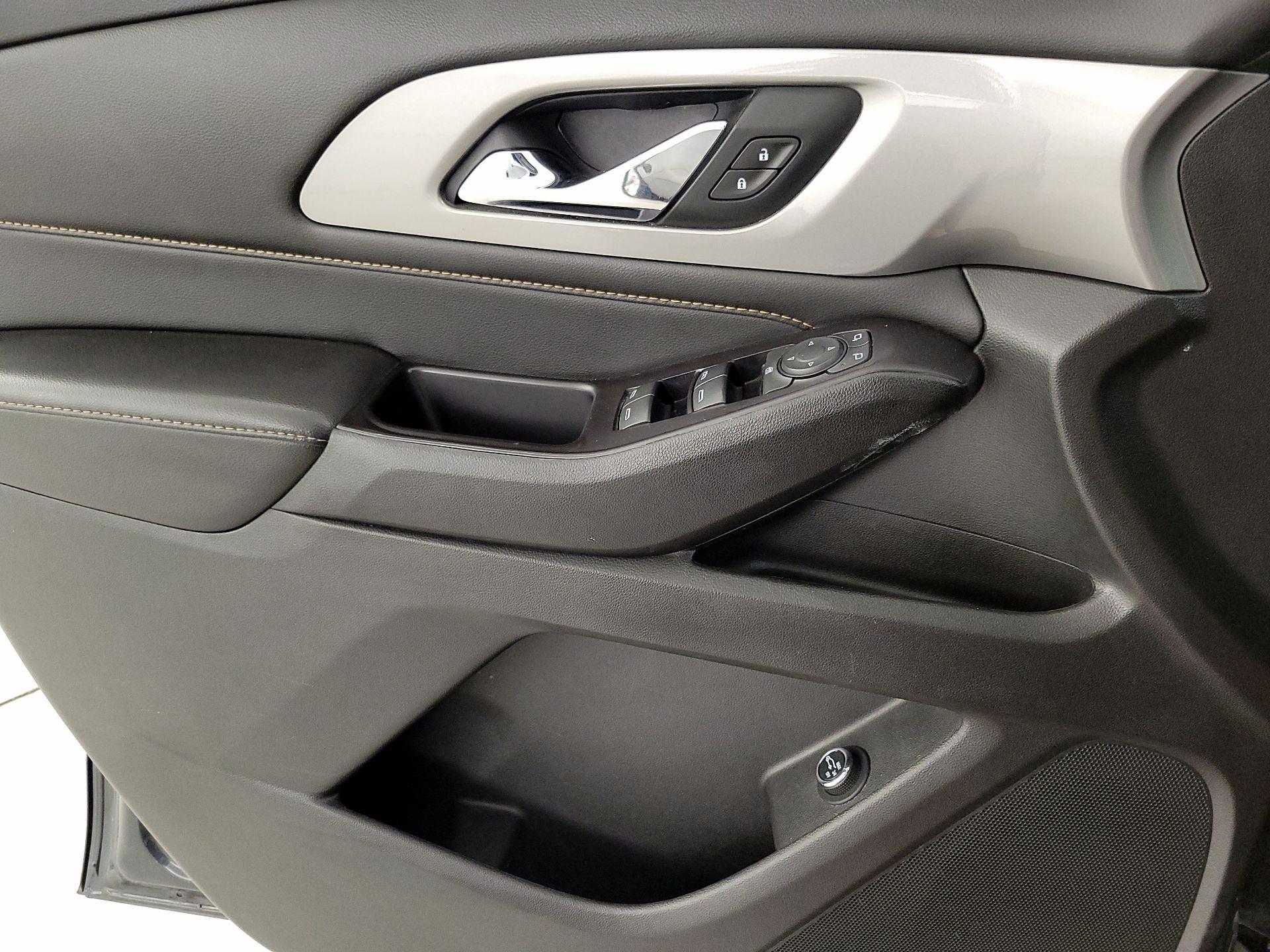 Thumbnail: 2020 Chevrolet Traverse - 12