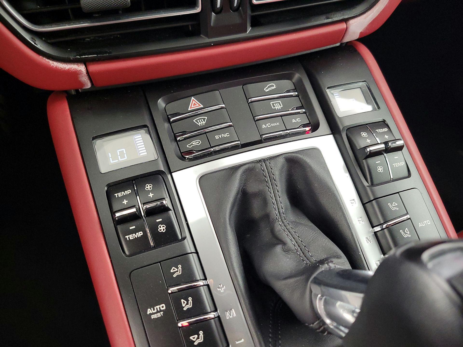 Thumbnail: 2021 Porsche Macan - 17