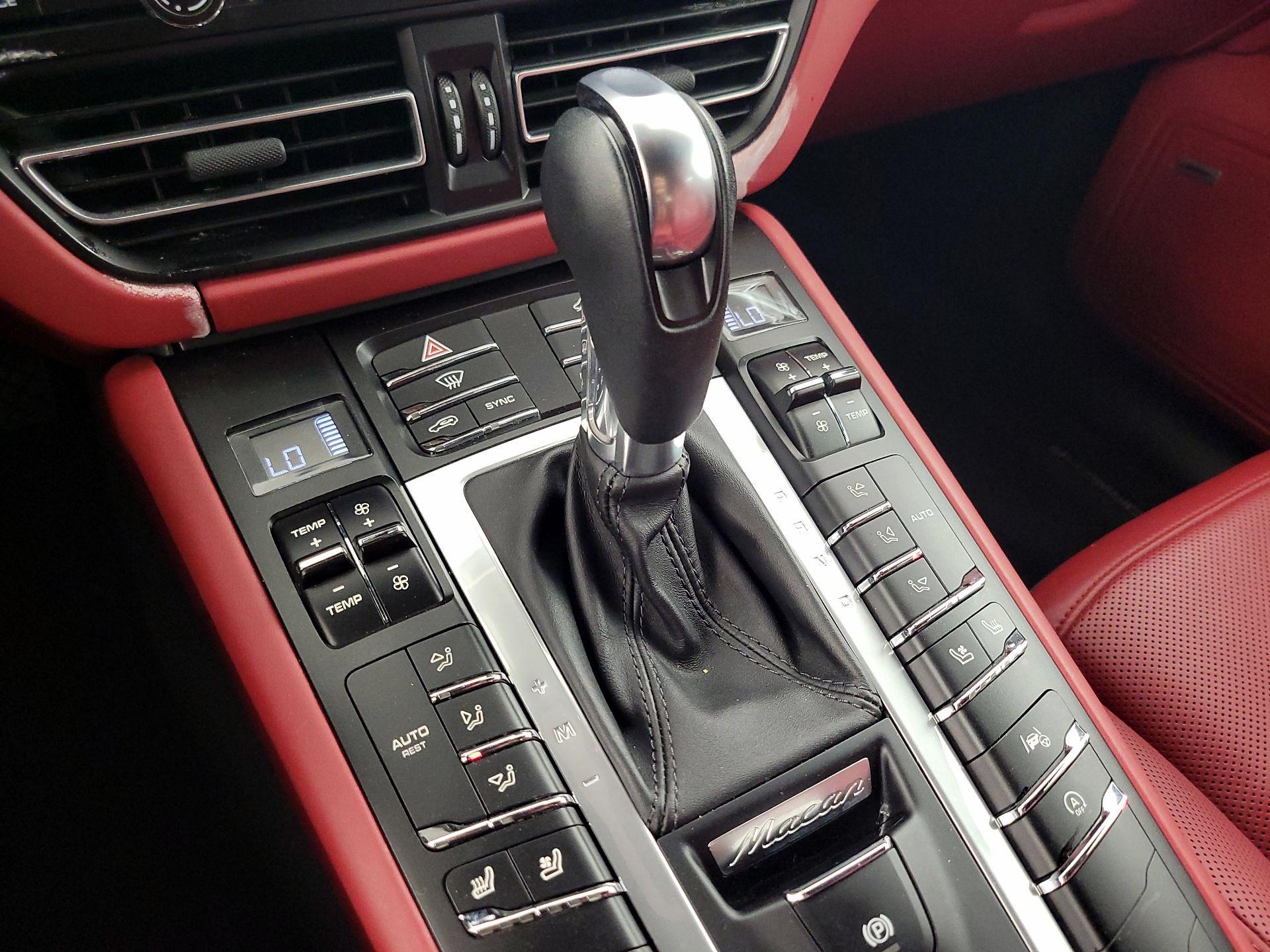 Thumbnail: 2021 Porsche Macan - 18