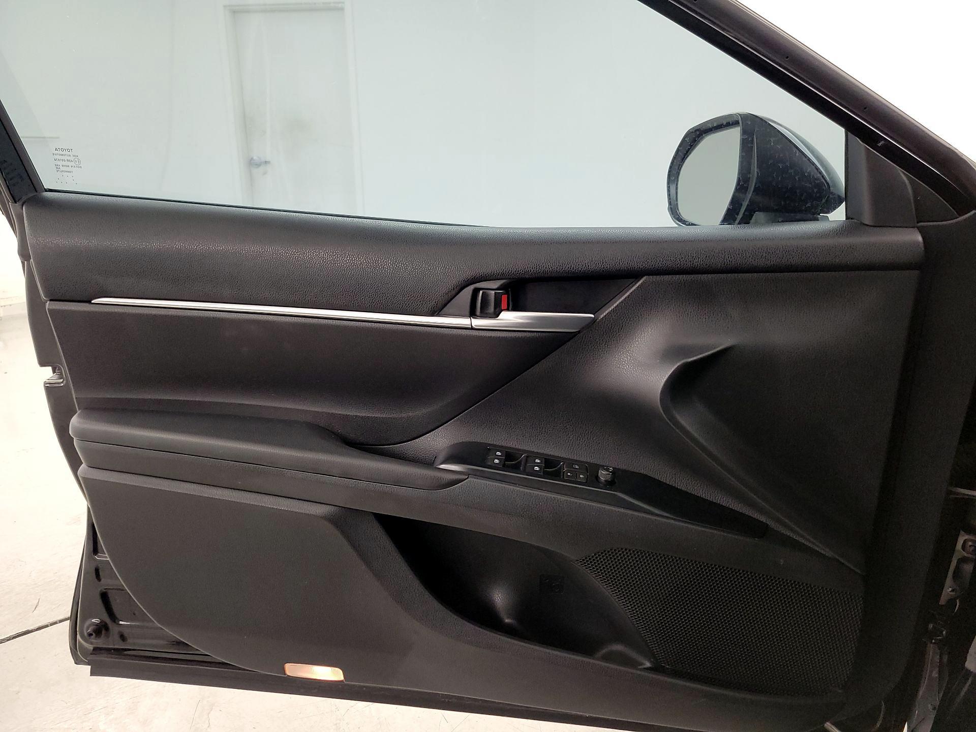 Thumbnail: 2018 Toyota Camry - 12
