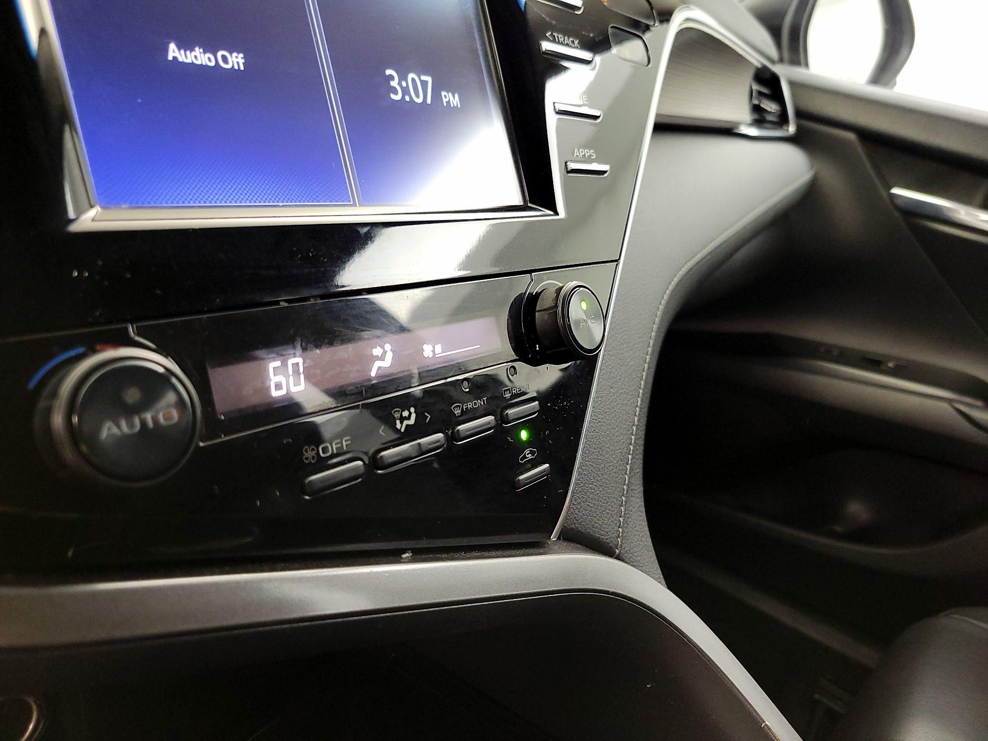 Thumbnail: 2018 Toyota Camry - 16