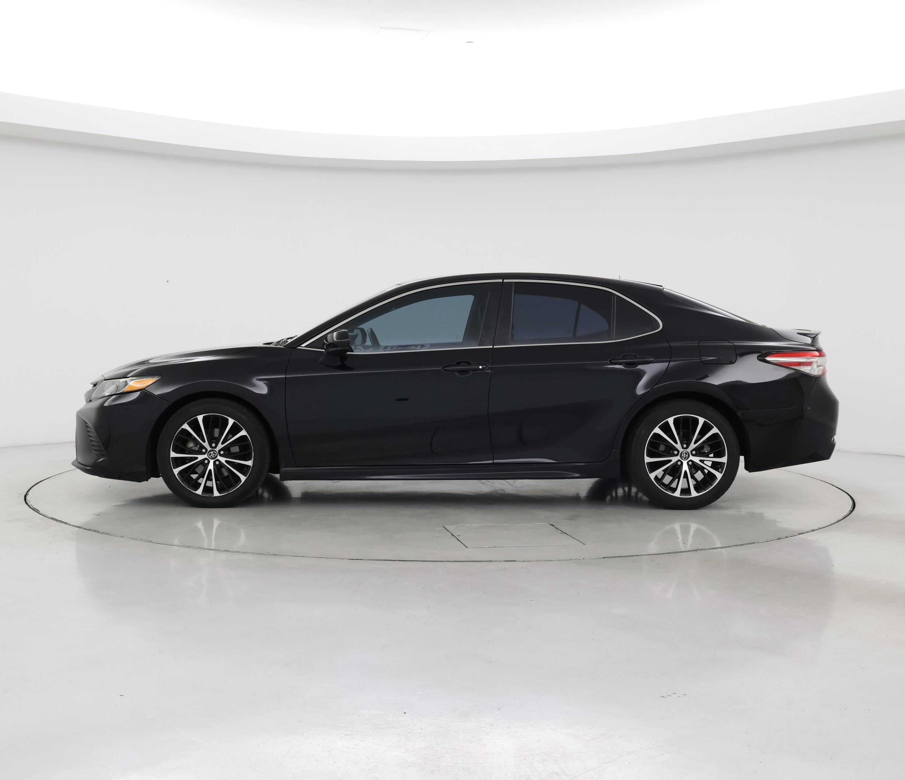 Thumbnail: 2018 Toyota Camry - 3