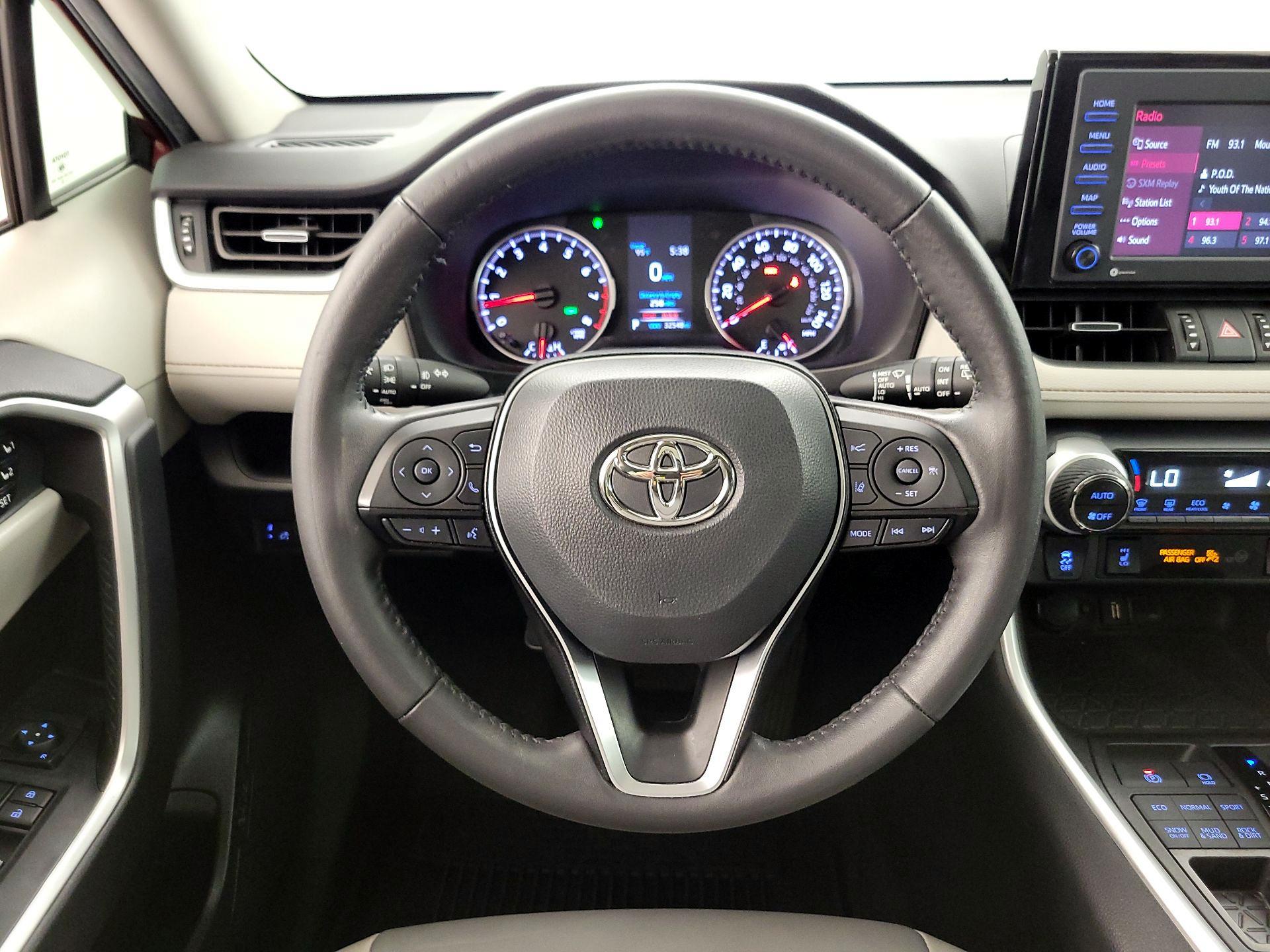 Thumbnail: 2022 Toyota RAV4 - 10