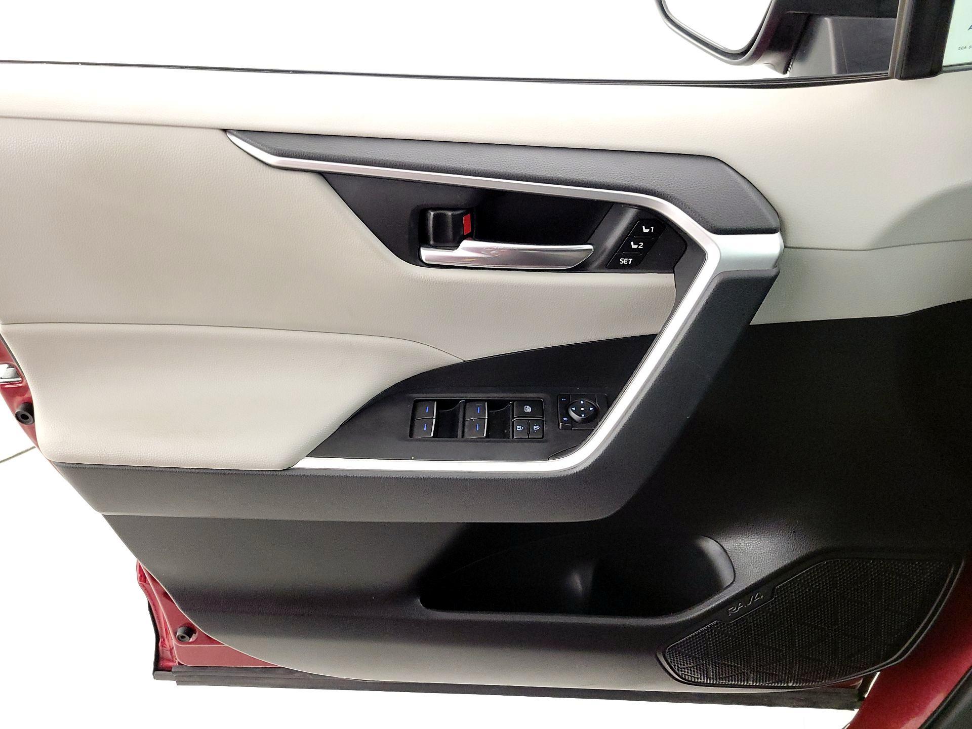 Thumbnail: 2022 Toyota RAV4 - 12