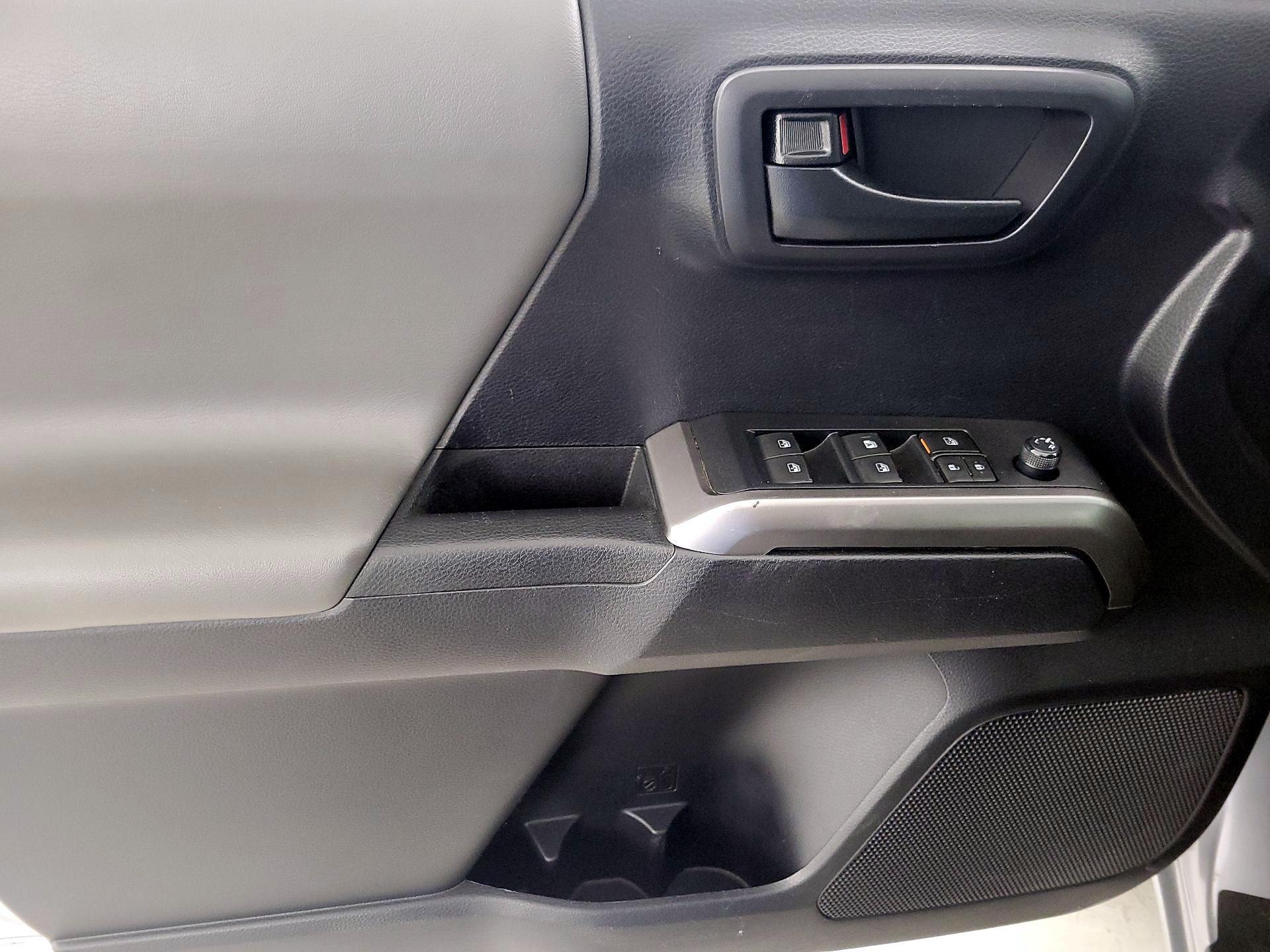 Thumbnail: 2020 Toyota Tacoma - 12