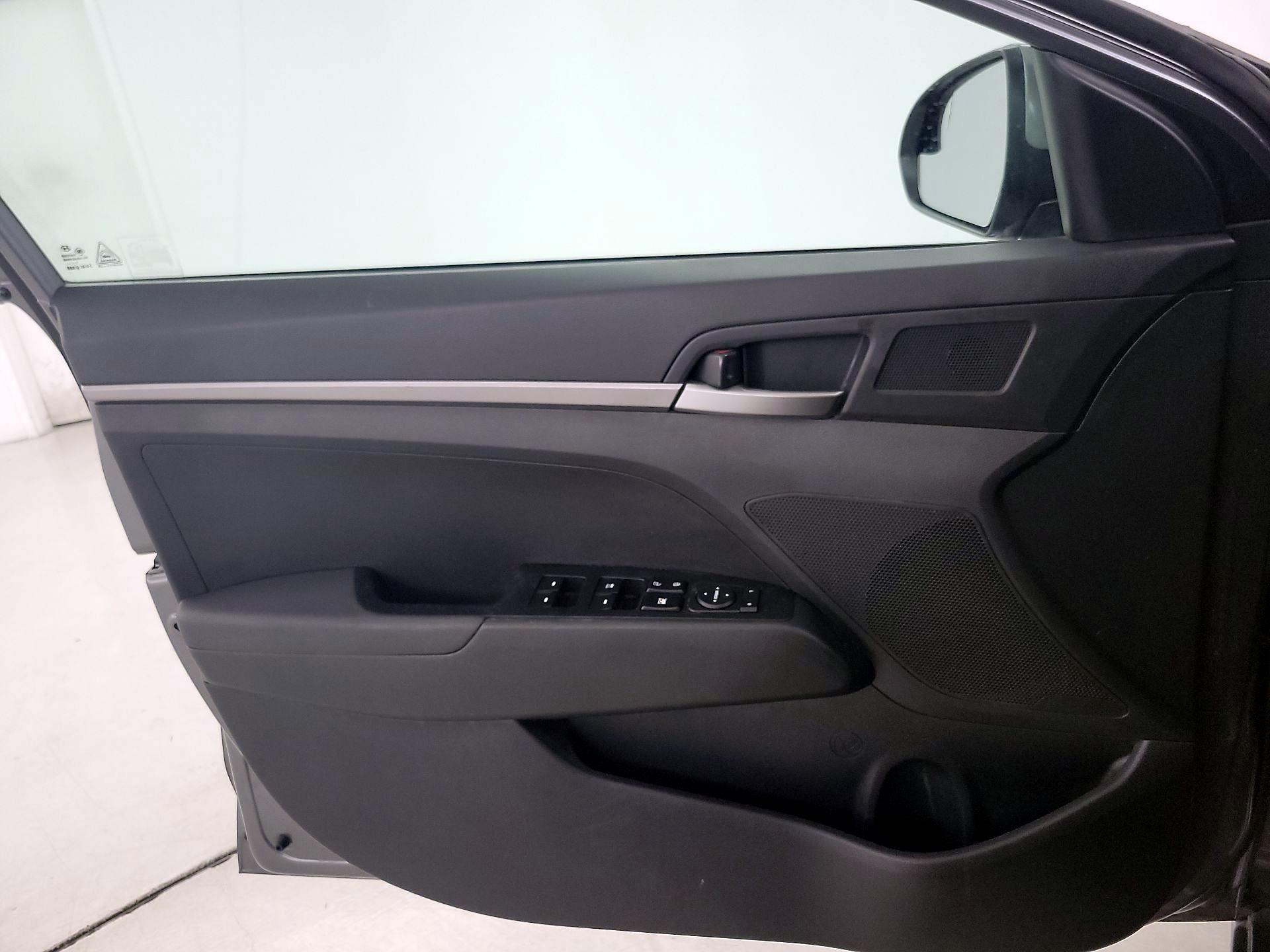 Thumbnail: 2018 Hyundai Elantra - 12