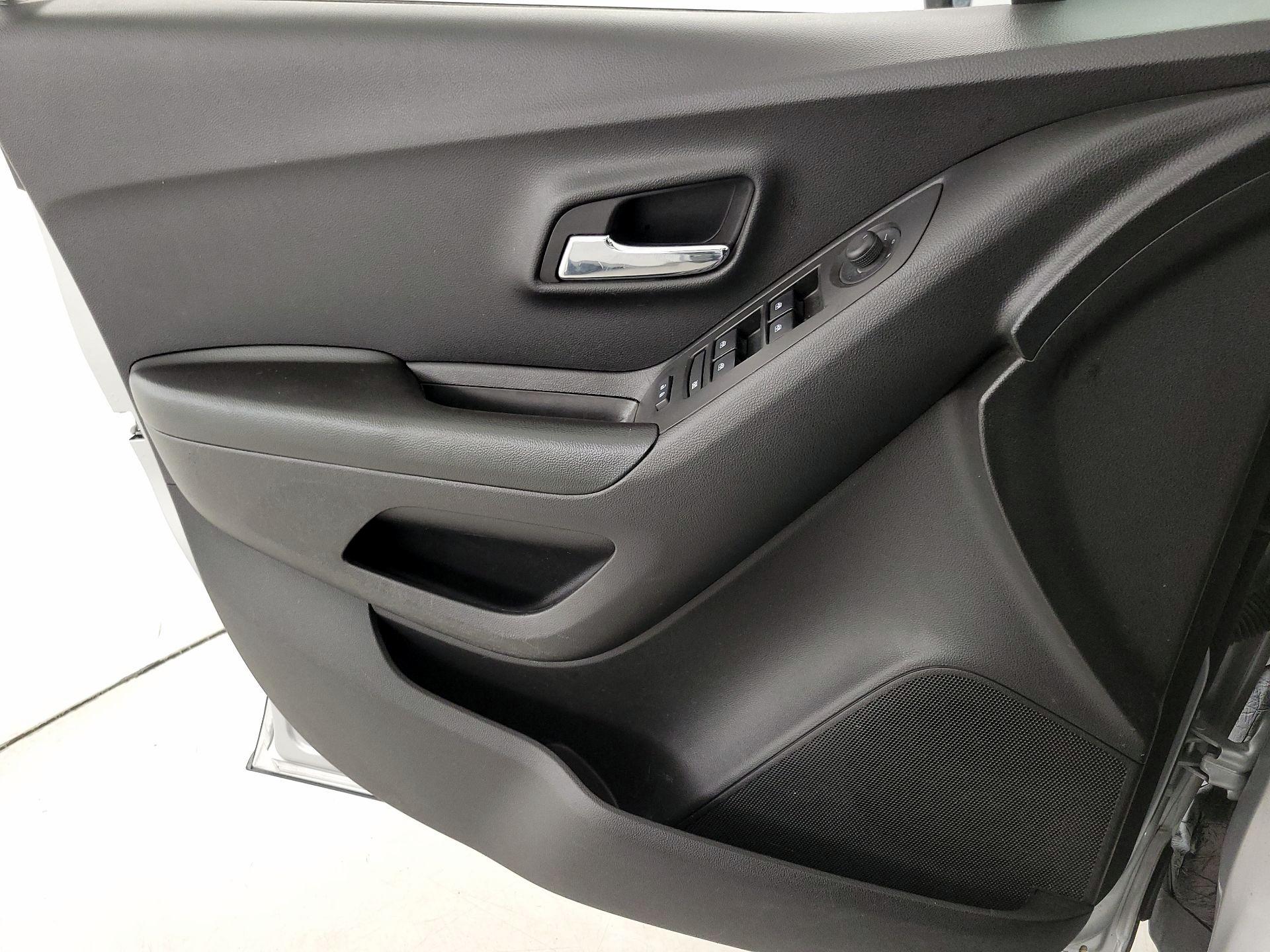 Thumbnail: 2022 Chevrolet Trax - 12