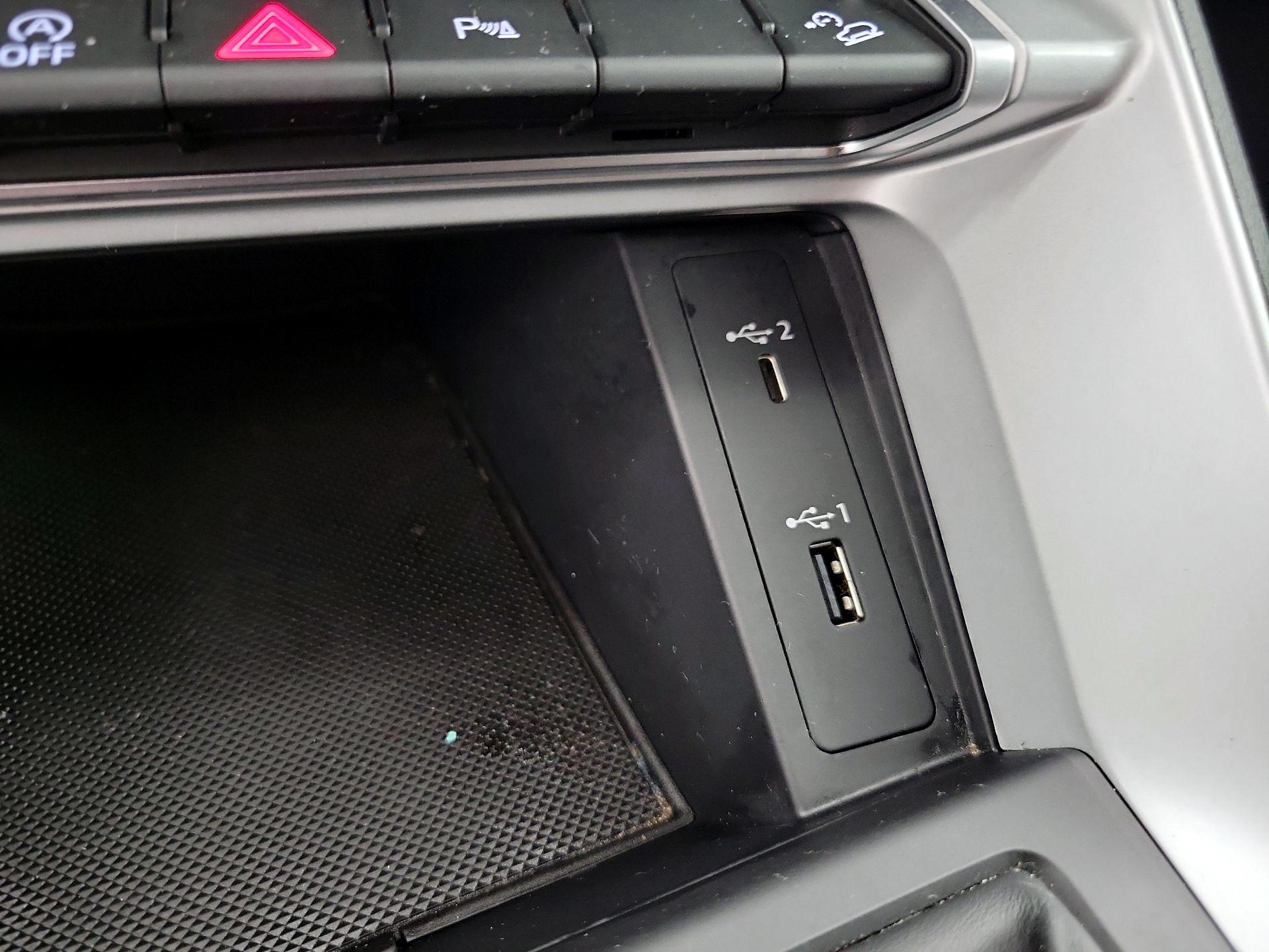 Thumbnail: 2020 Audi Q3 - 18