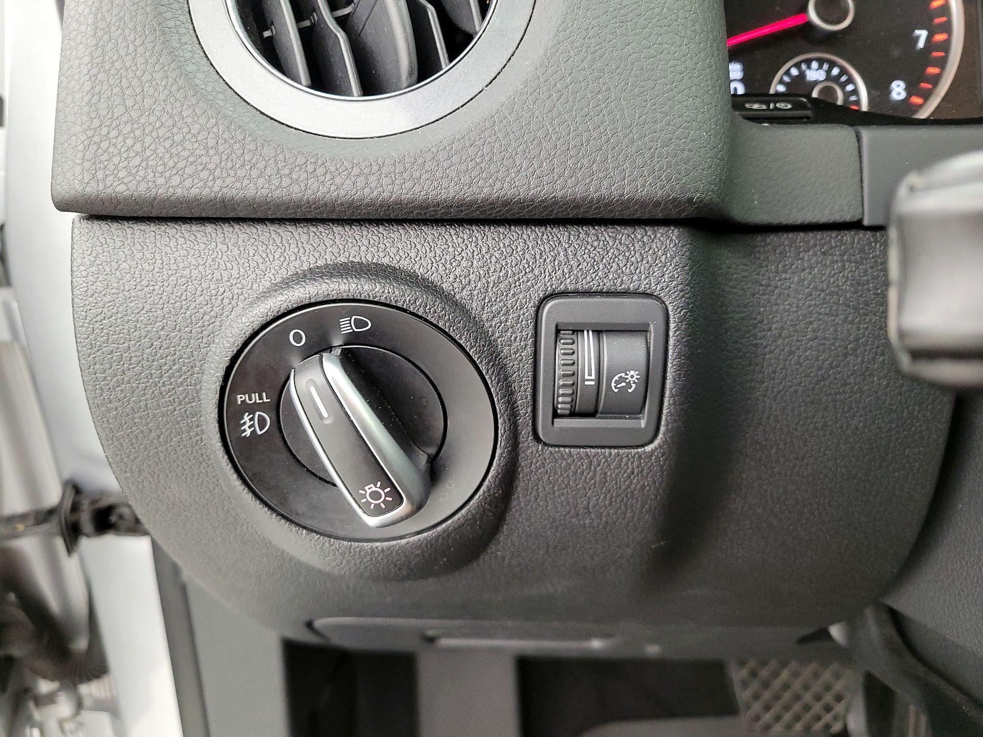 Thumbnail: 2015 Volkswagen Tiguan - 13