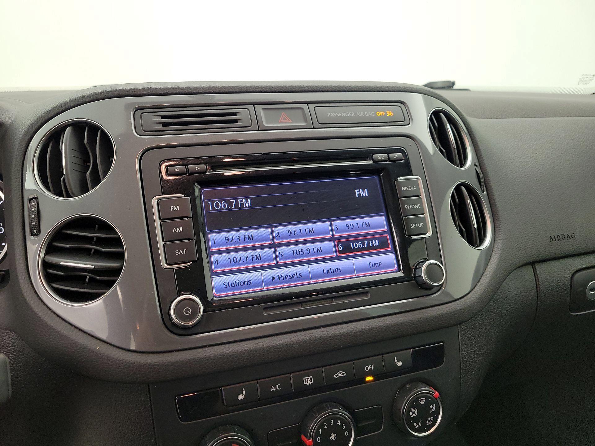 Thumbnail: 2015 Volkswagen Tiguan - 15