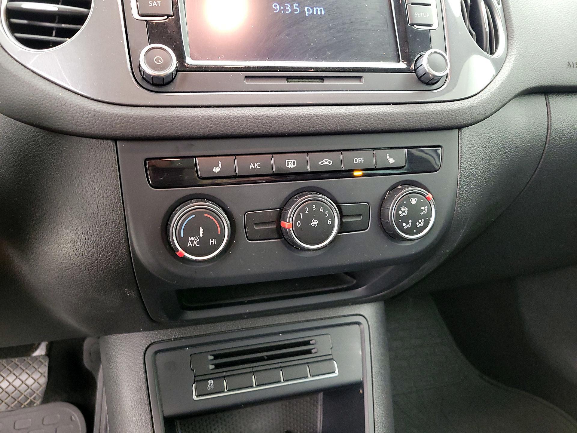 Thumbnail: 2015 Volkswagen Tiguan - 16
